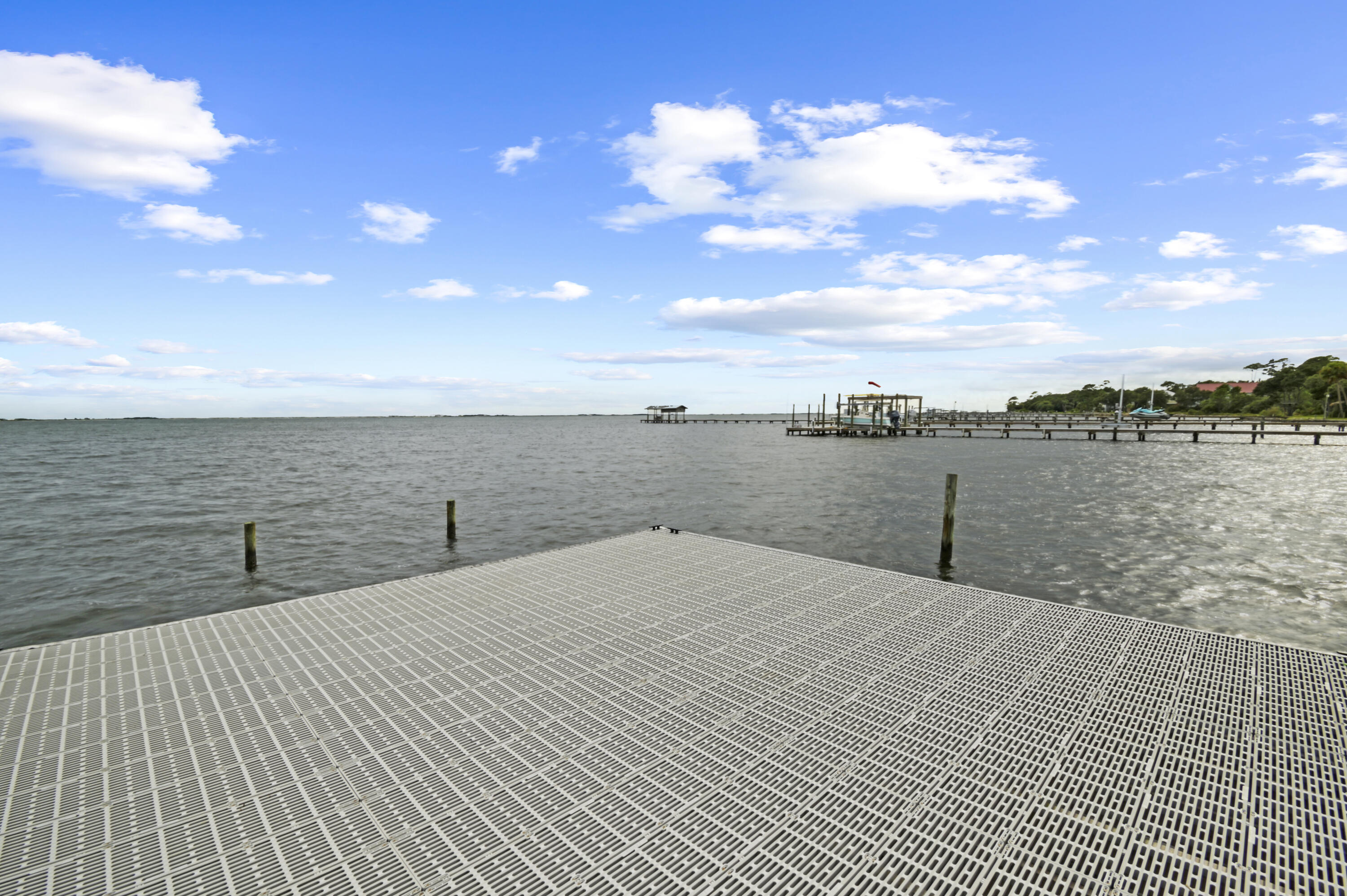 SOUNDWIND CONDO - Residential