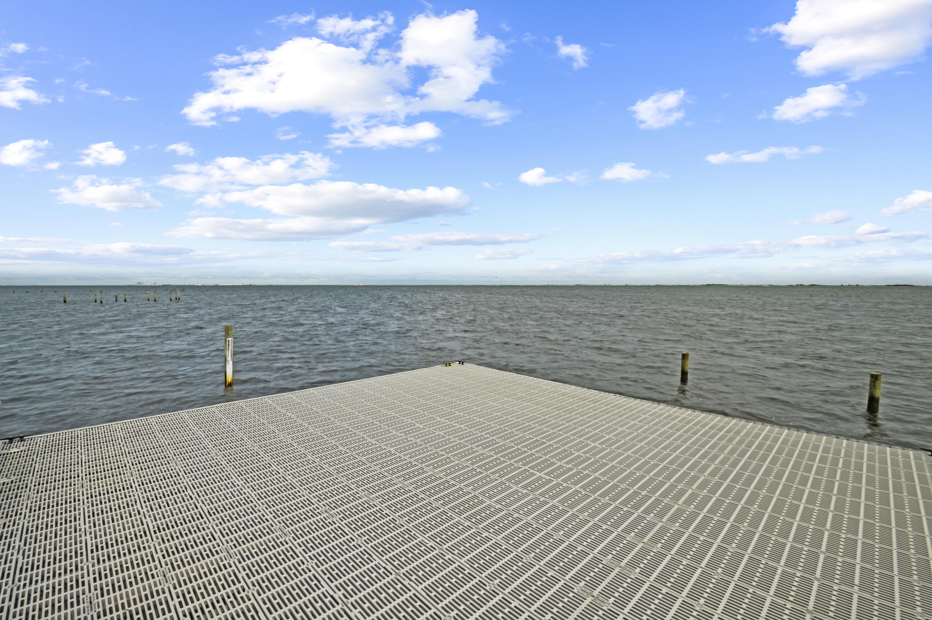 SOUNDWIND CONDO - Residential