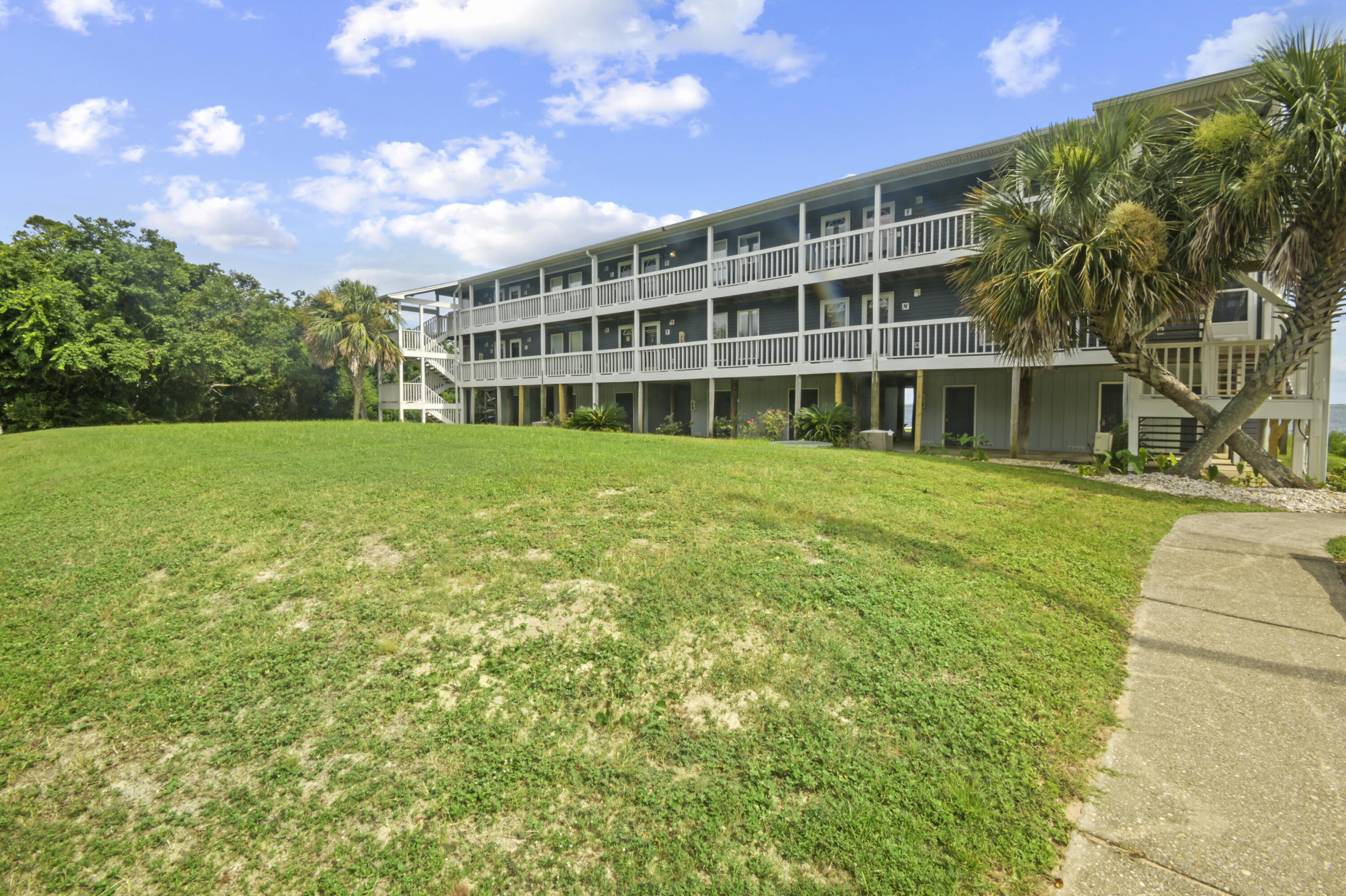 SOUNDWIND CONDO - Residential