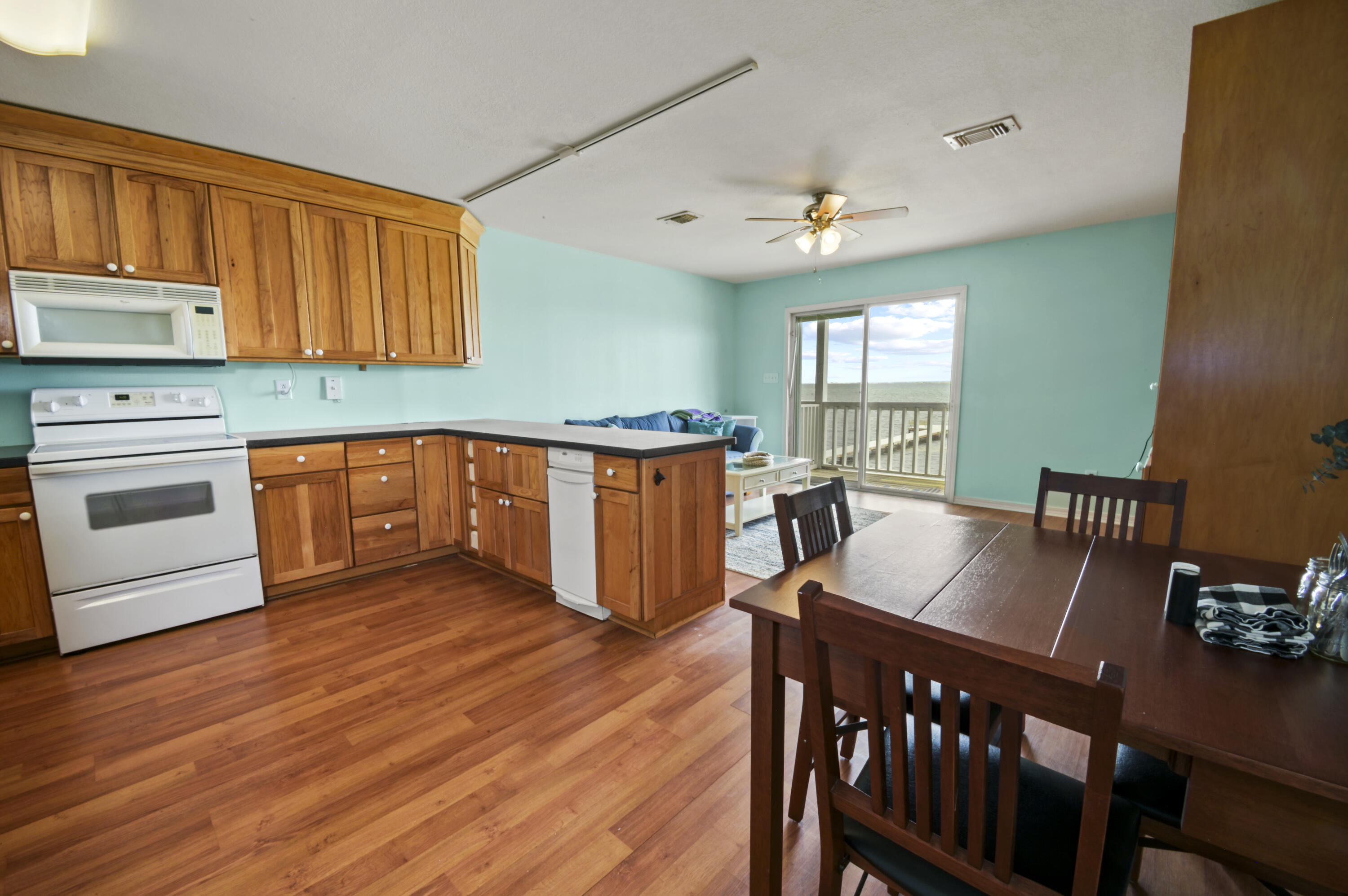 SOUNDWIND CONDO - Residential