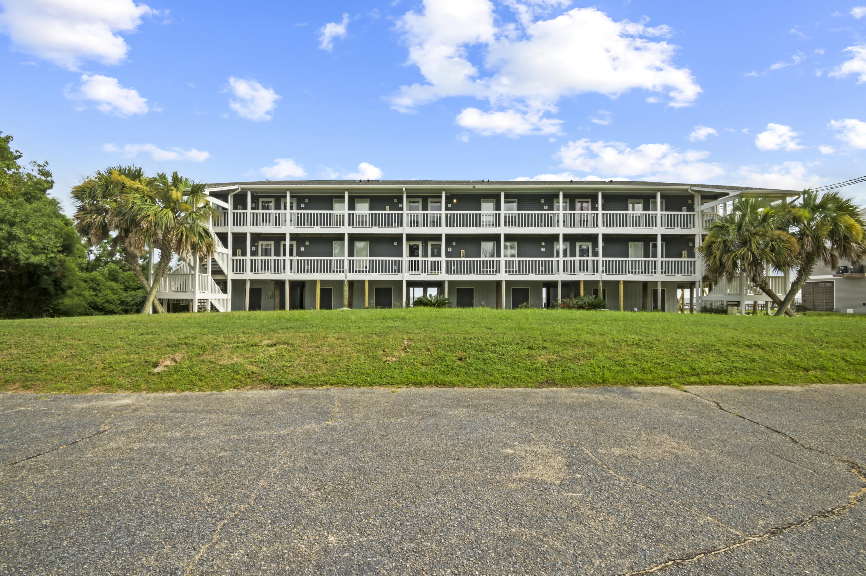 SOUNDWIND CONDO - Residential