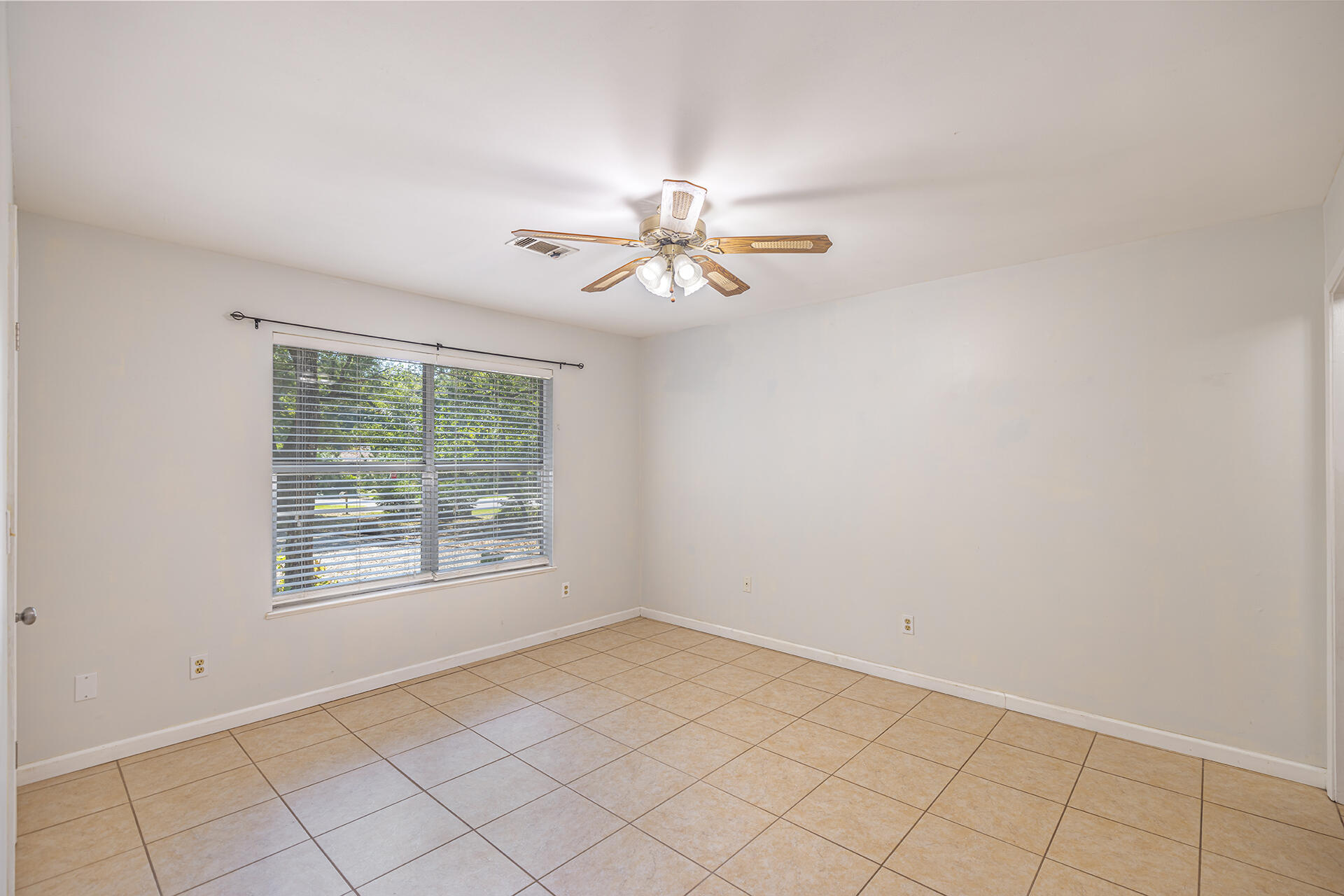 LAKE SHARON ESTATES - Residential