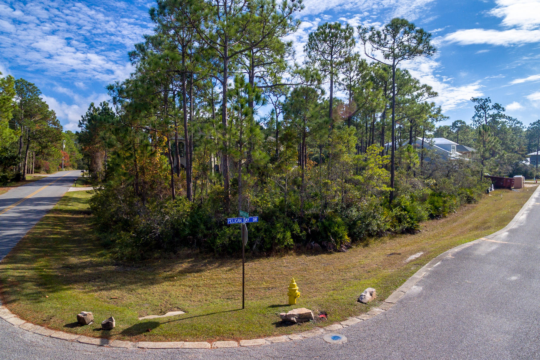 PELICAN BAY - Land