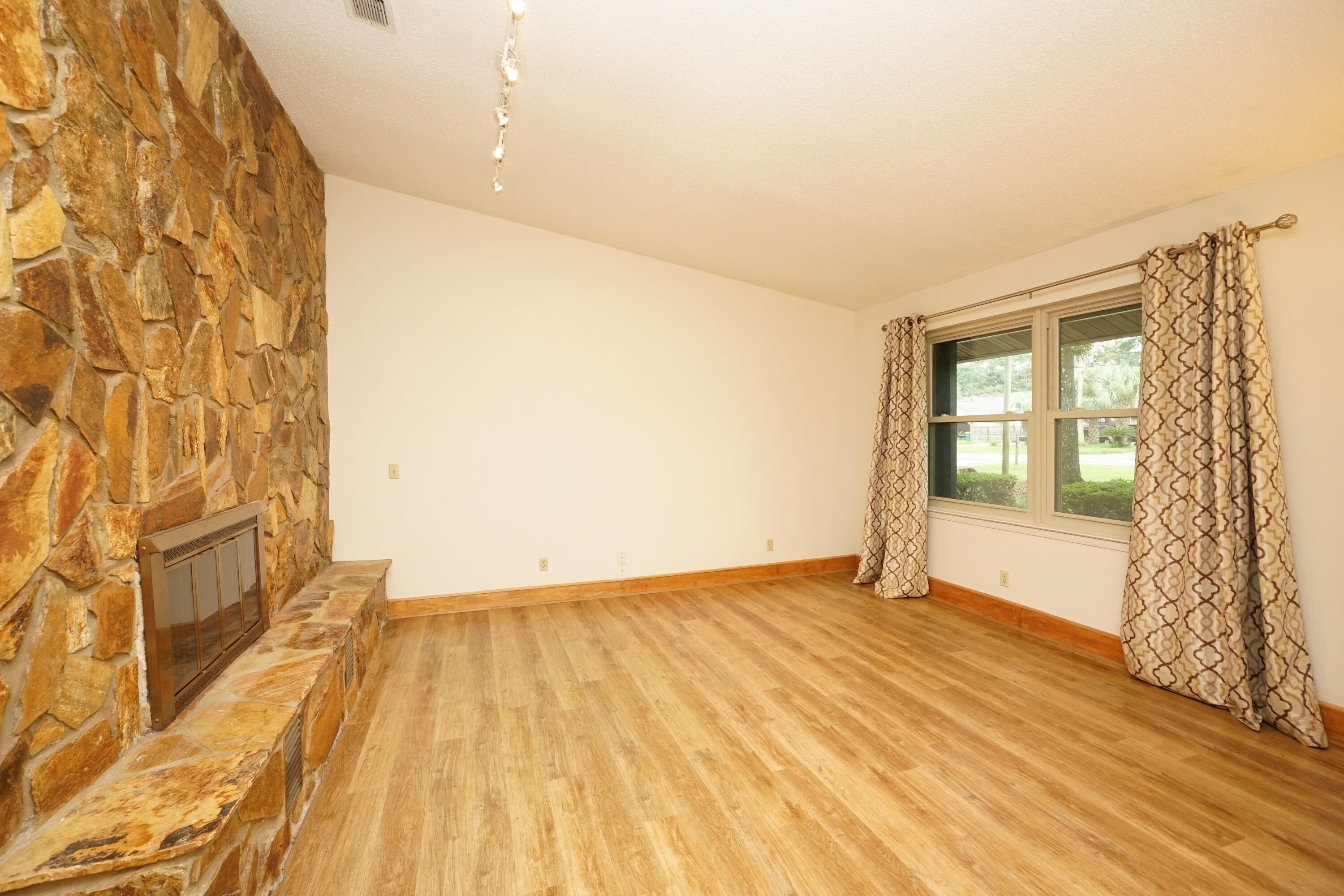 PINEWOOD ESTATES 2 - Residential
