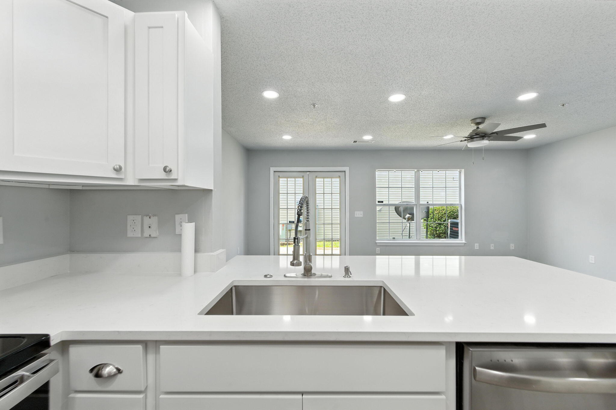 ROLLING PINES - Residential Lease