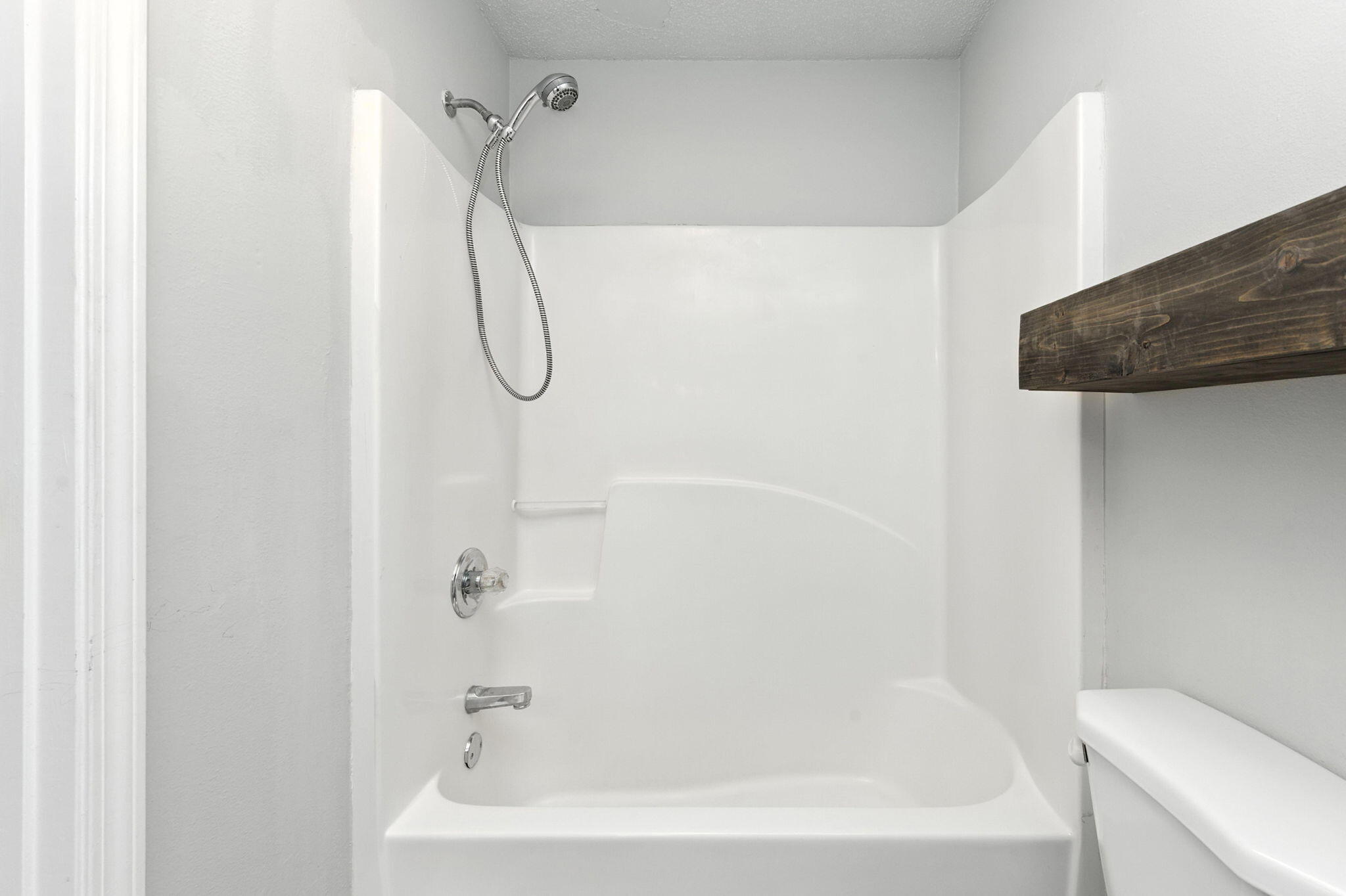 ROLLING PINES - Residential Lease