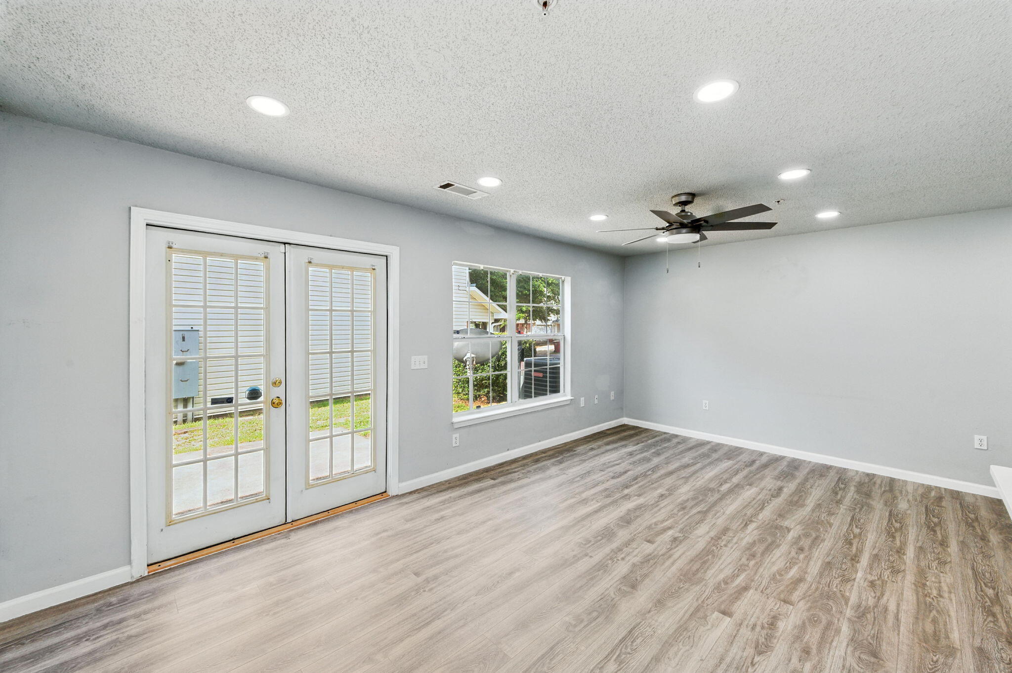 ROLLING PINES - Residential Lease
