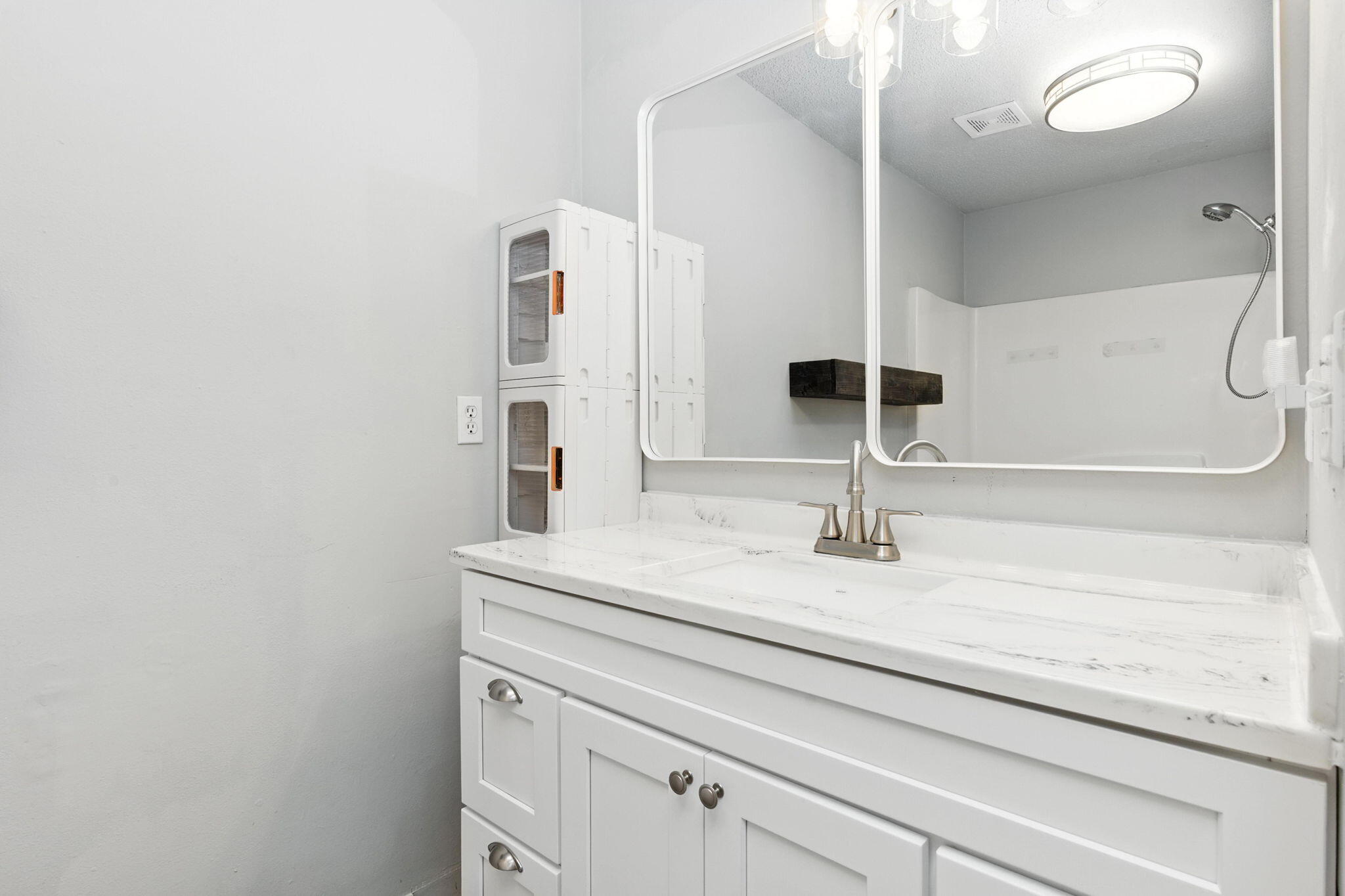 ROLLING PINES - Residential Lease