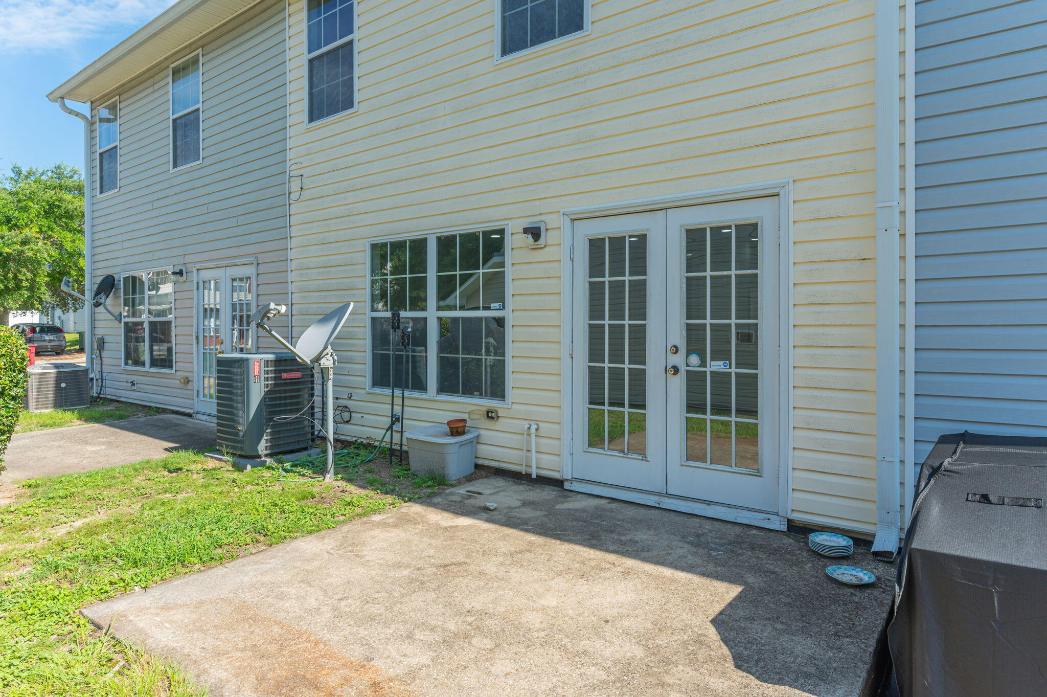ROLLING PINES - Residential Lease