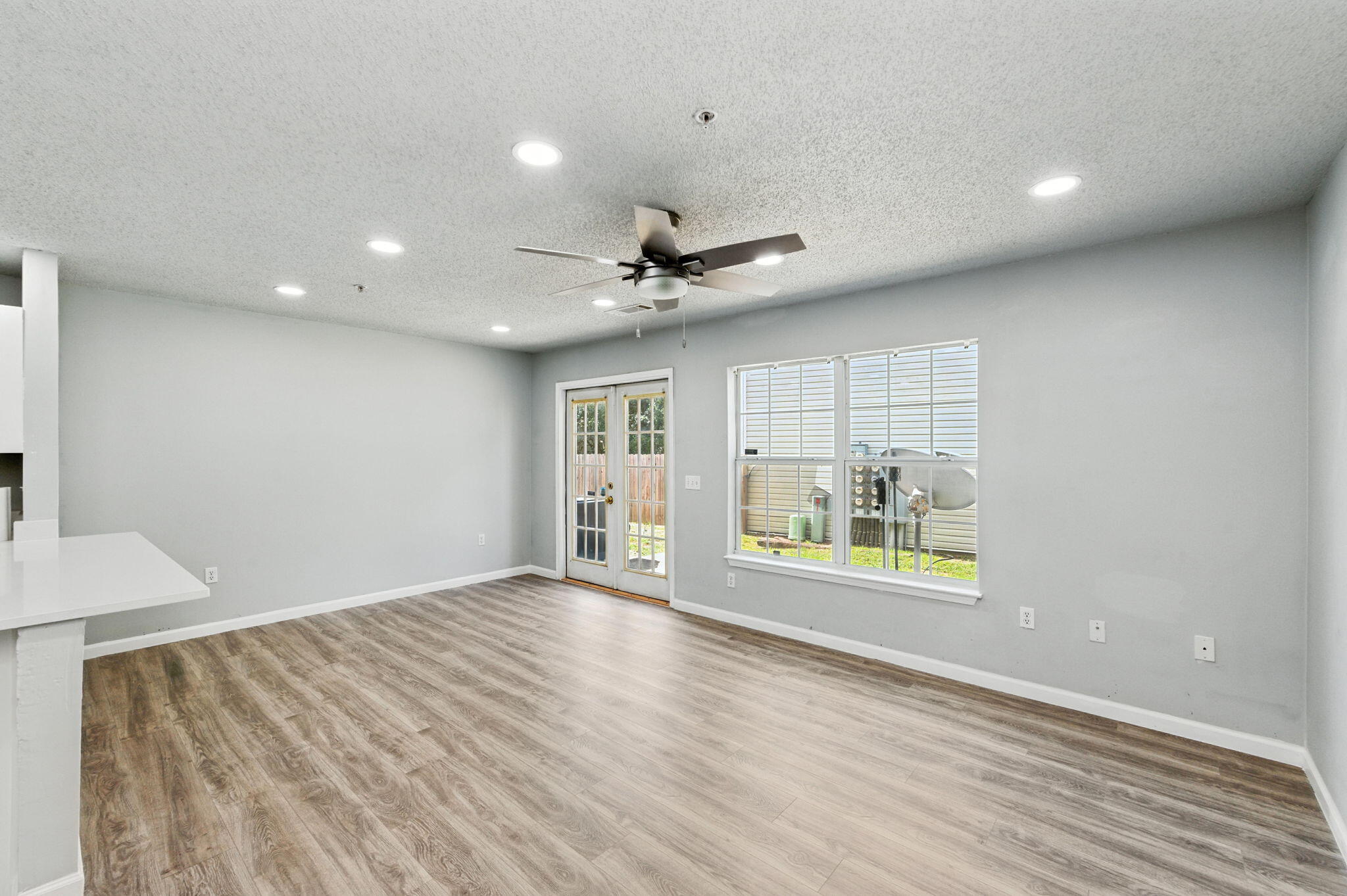 ROLLING PINES - Residential Lease