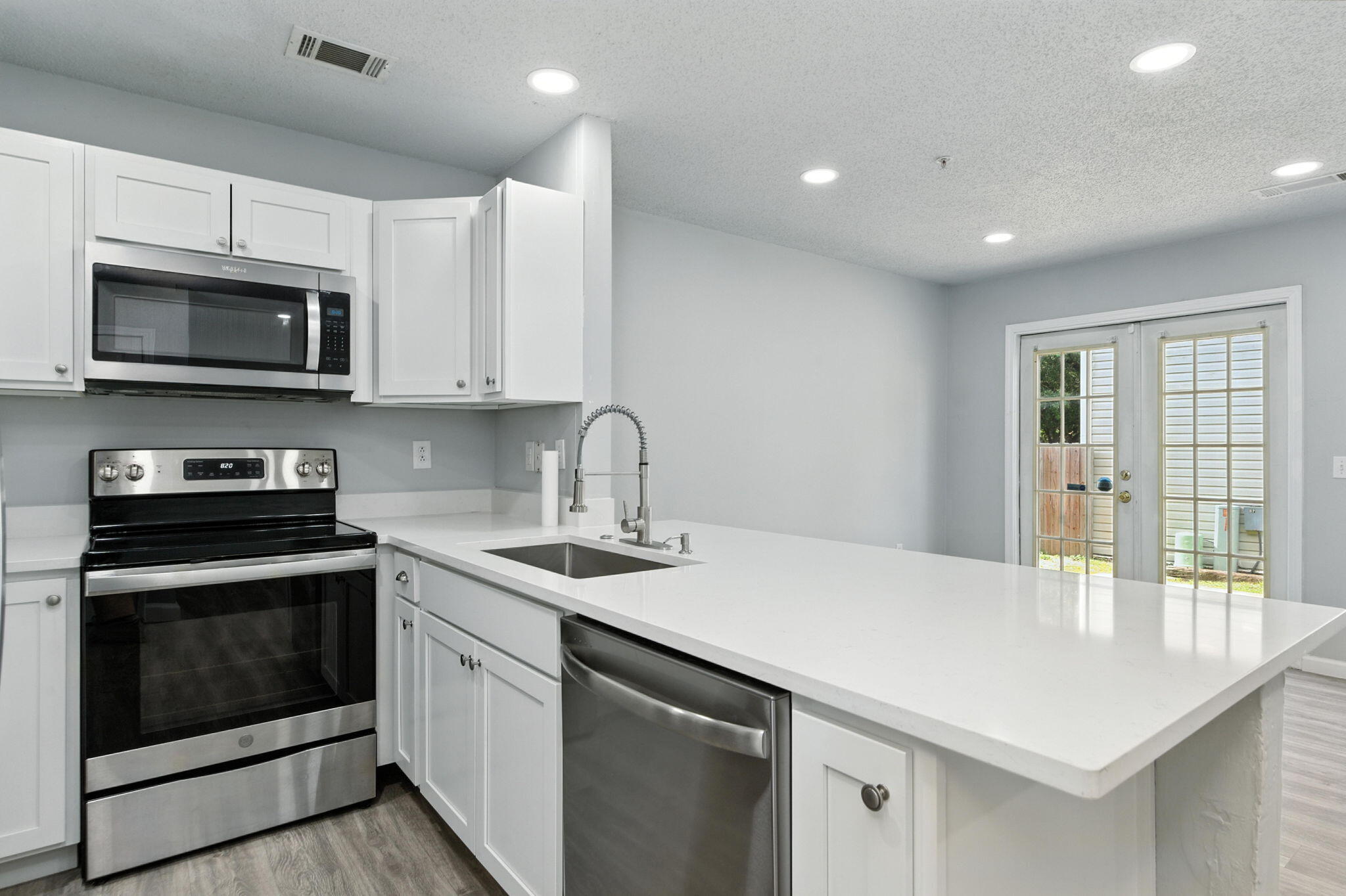ROLLING PINES - Residential Lease