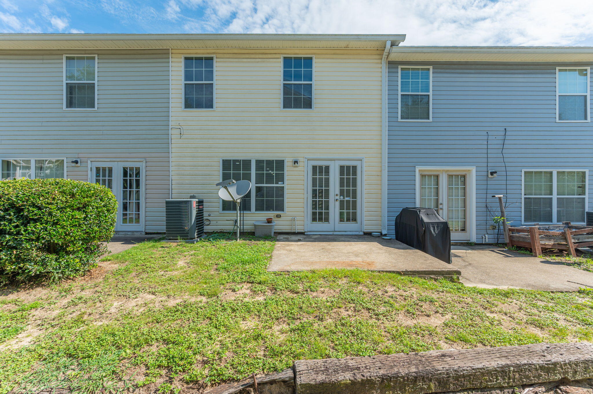 ROLLING PINES - Residential Lease