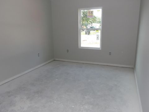 A home in DeFuniak Springs