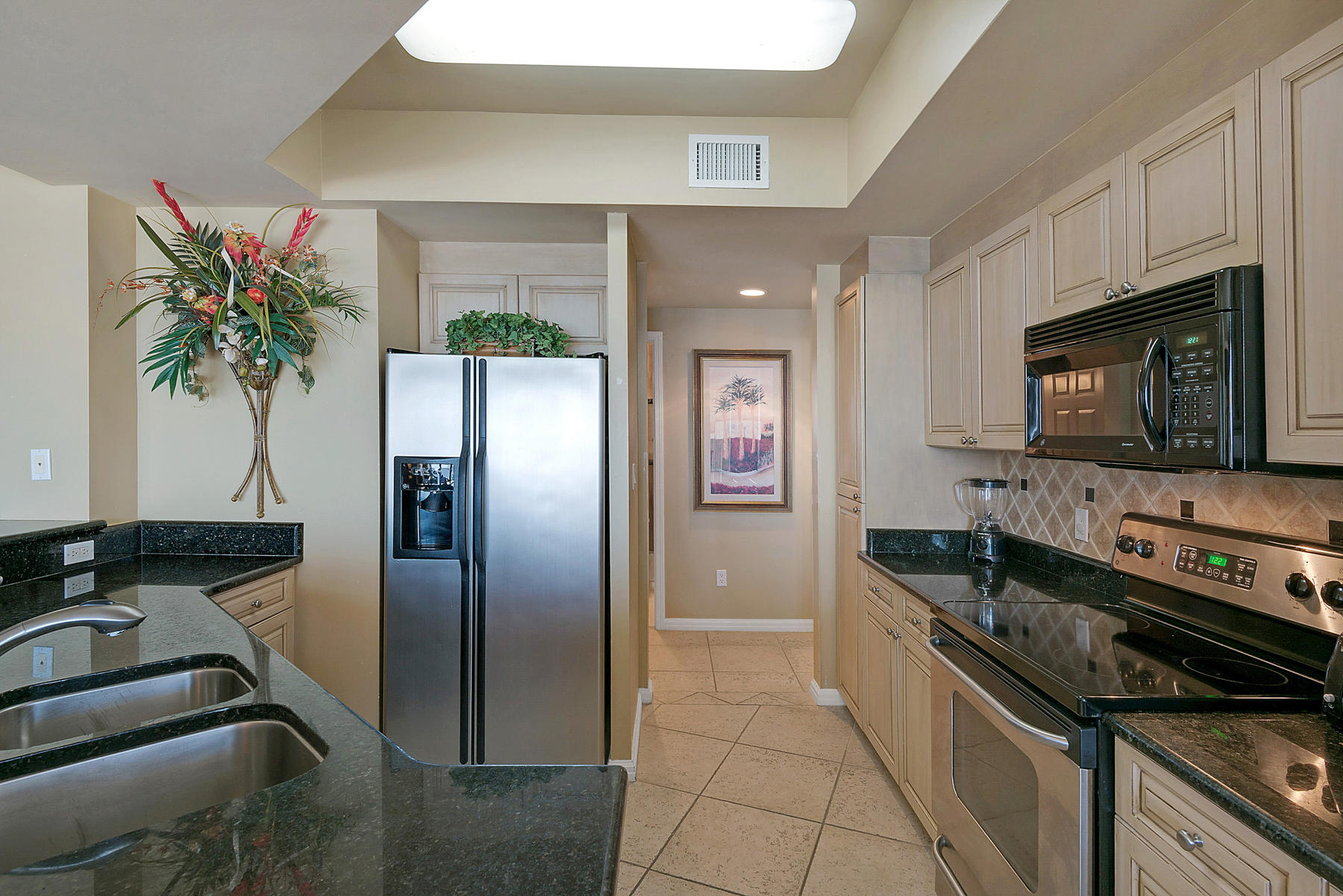 ST. MAARTEN AT SILVER SHELLS - Residential