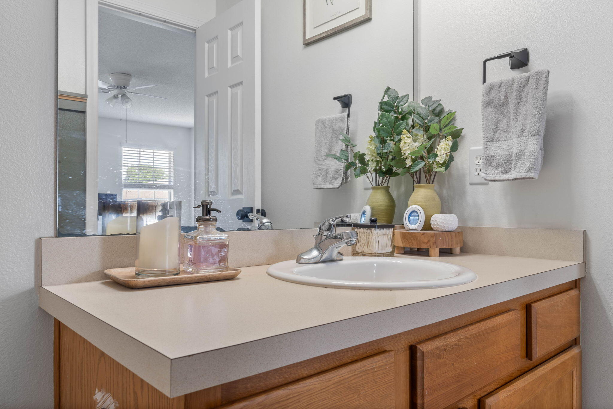 HOUSTON MANOR - Residential Lease