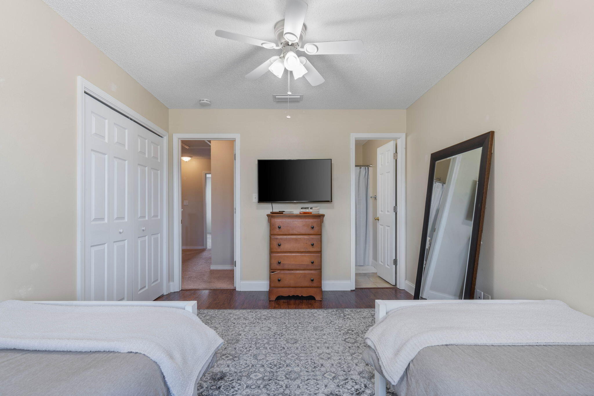 HOUSTON MANOR - Residential Lease