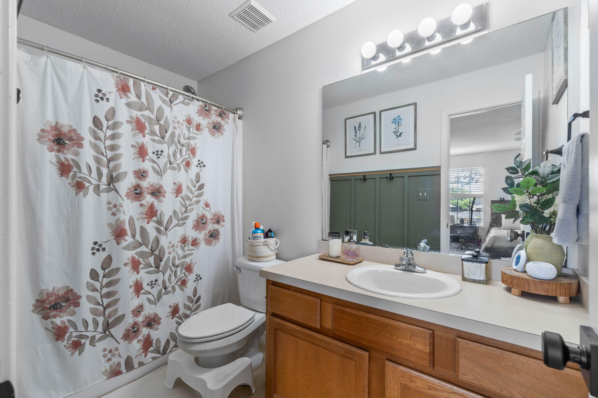 HOUSTON MANOR - Residential Lease