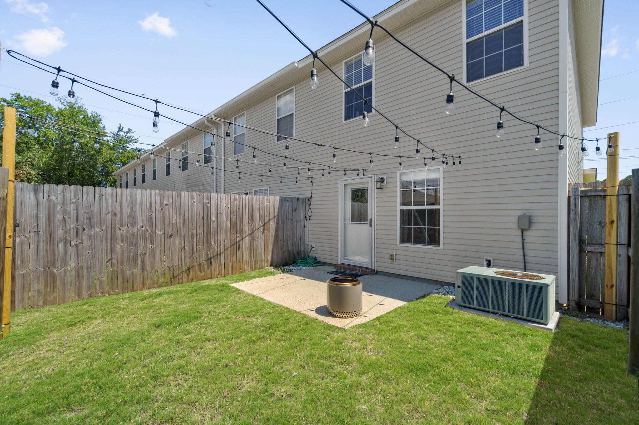 HOUSTON MANOR - Residential Lease