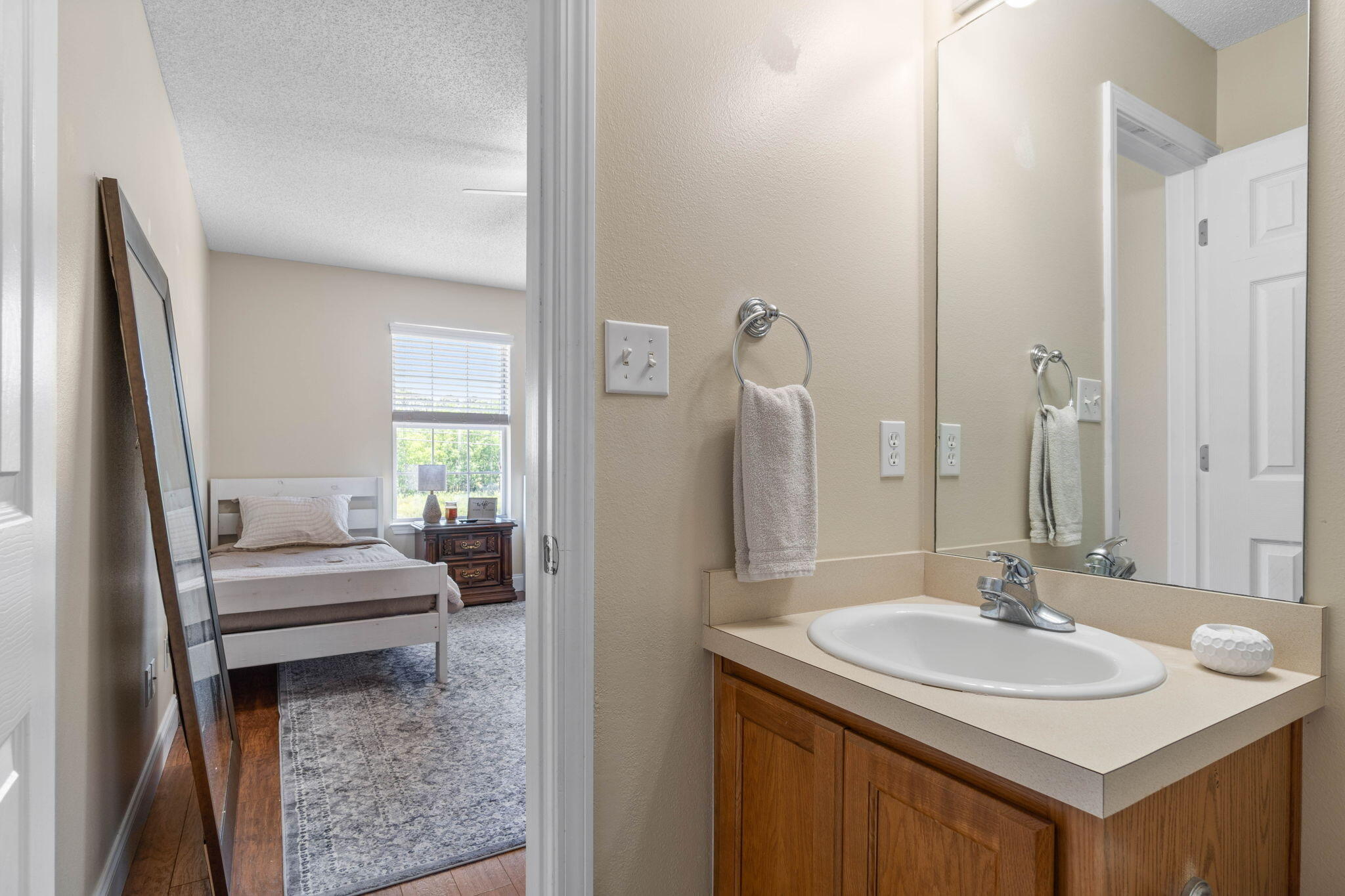 HOUSTON MANOR - Residential Lease
