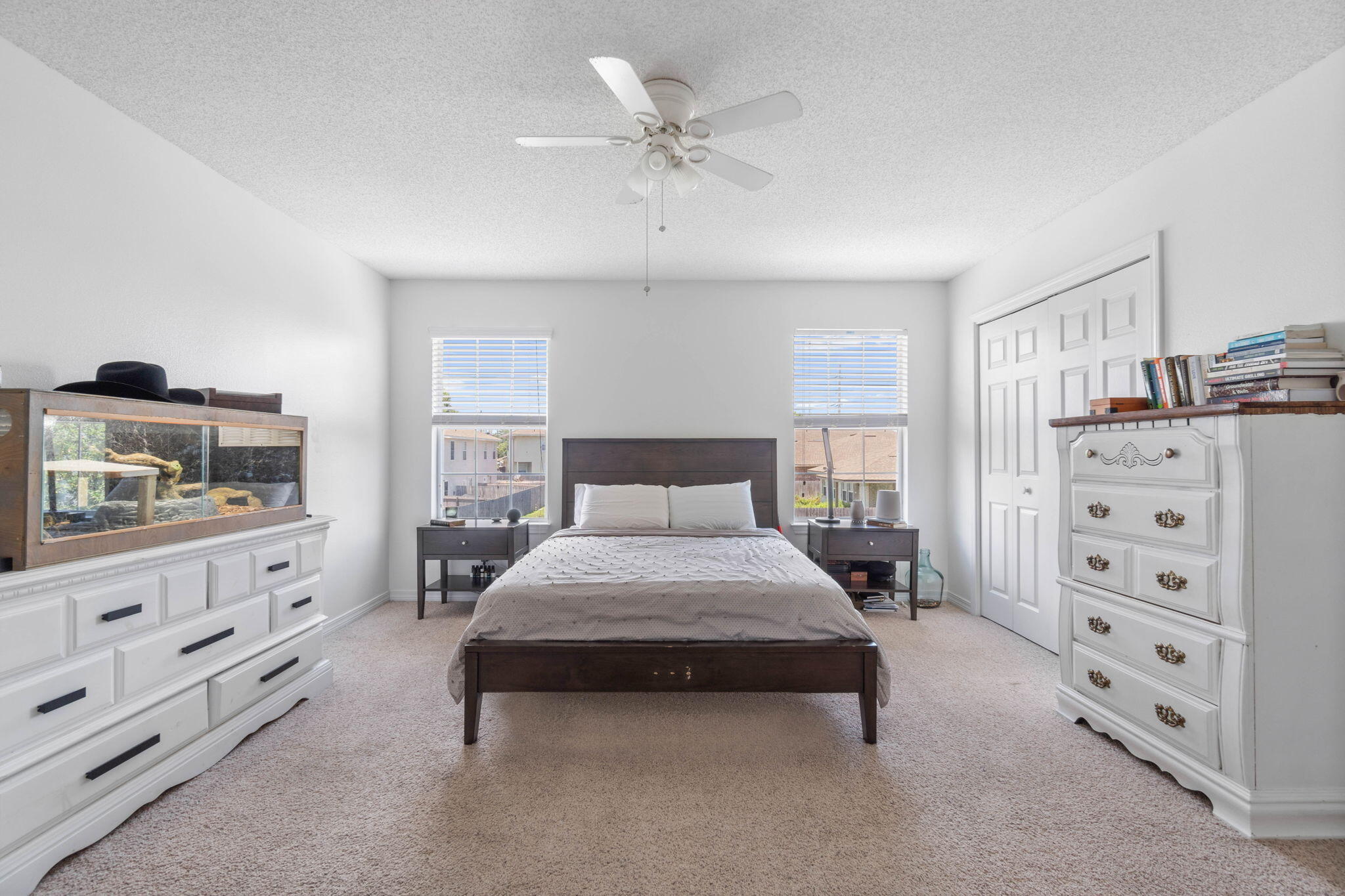HOUSTON MANOR - Residential Lease