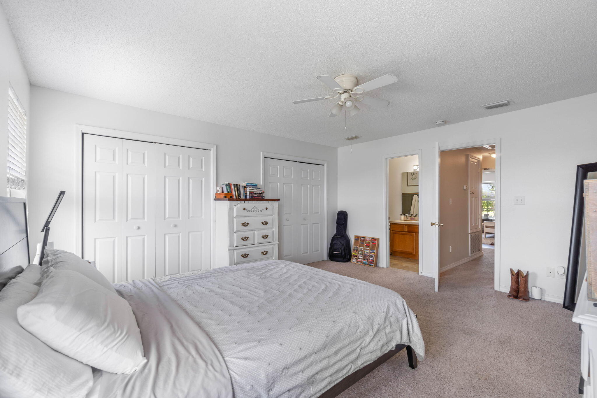 HOUSTON MANOR - Residential Lease