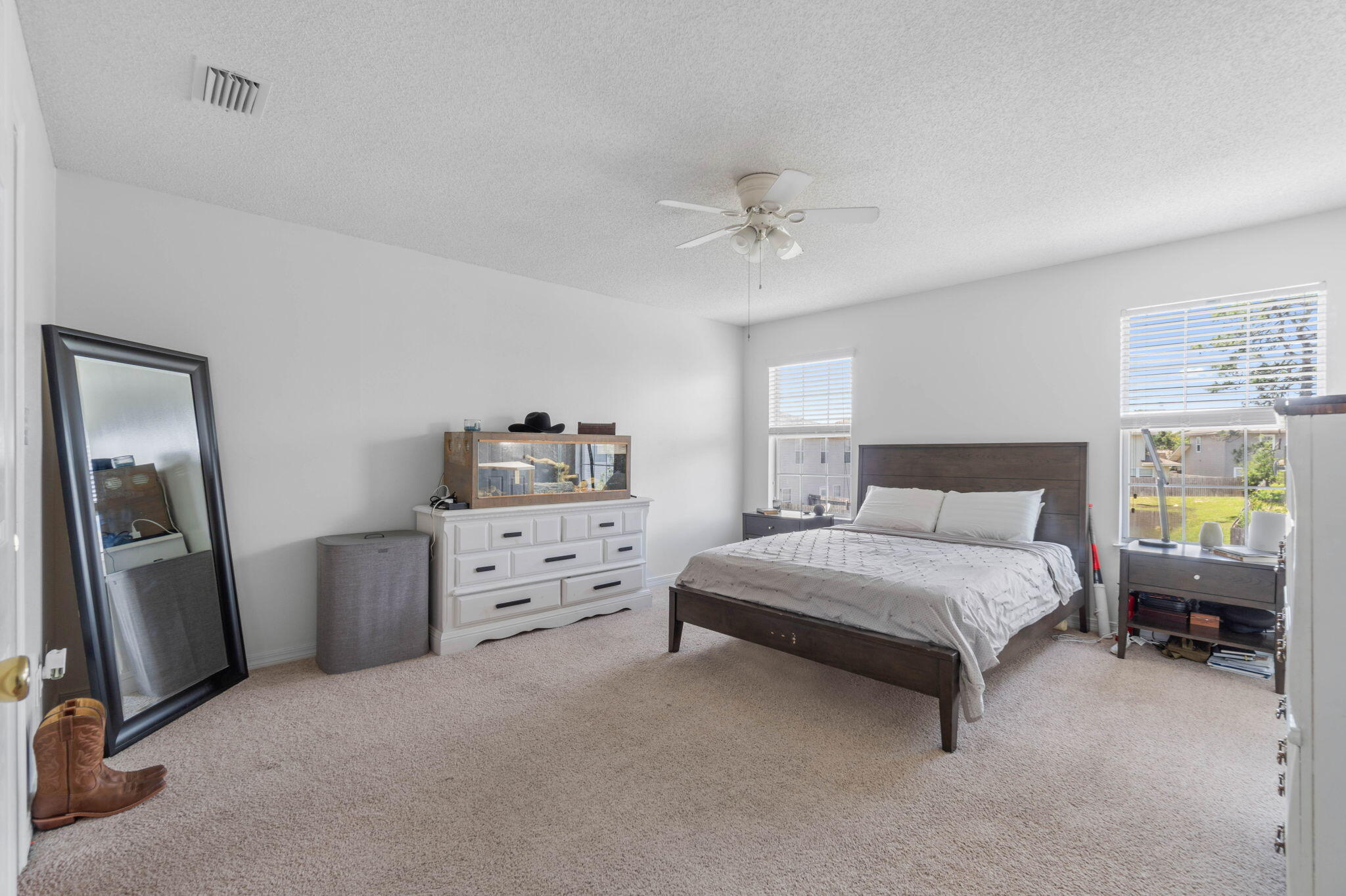 HOUSTON MANOR - Residential Lease