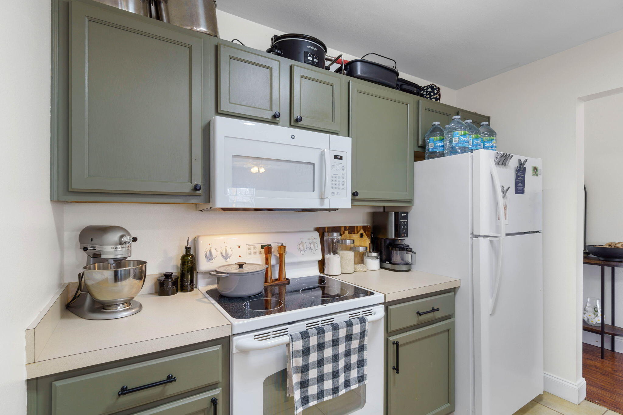 HOUSTON MANOR - Residential Lease