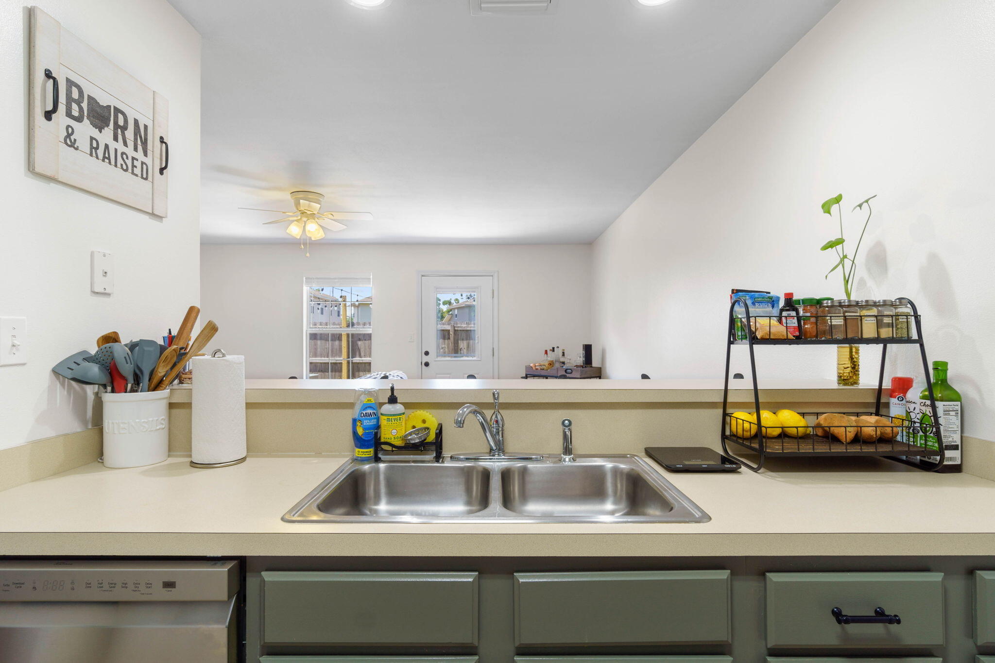 HOUSTON MANOR - Residential Lease
