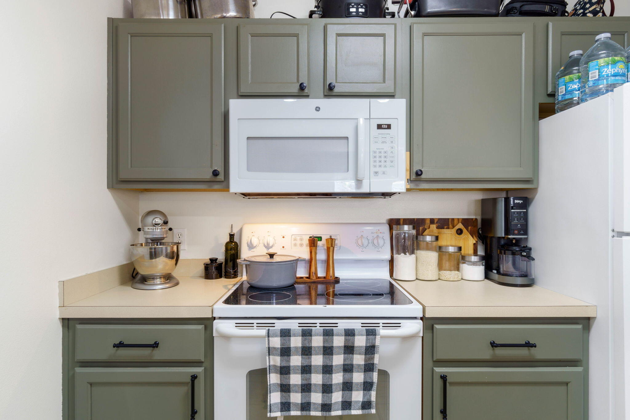 HOUSTON MANOR - Residential Lease