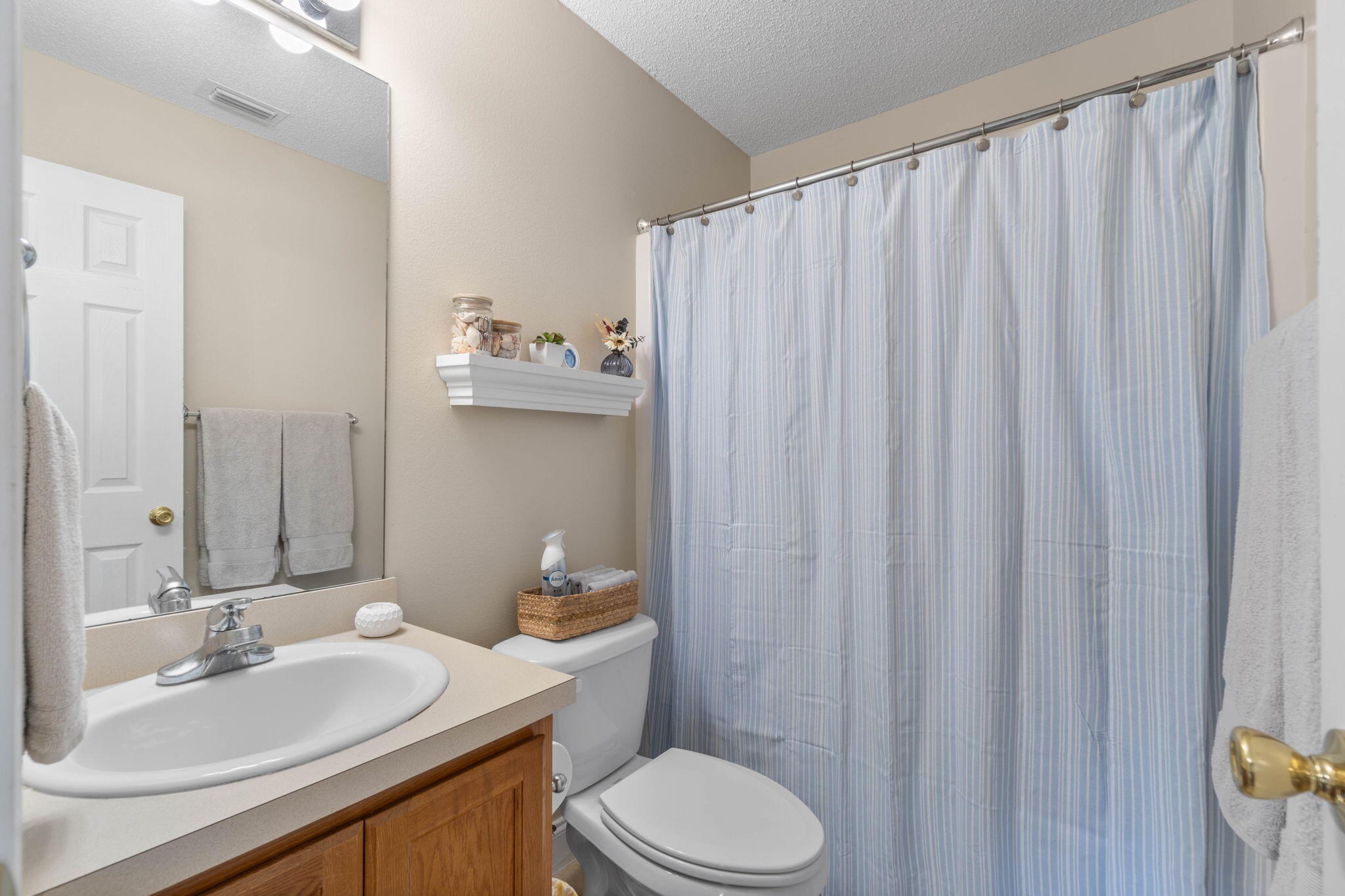 HOUSTON MANOR - Residential Lease