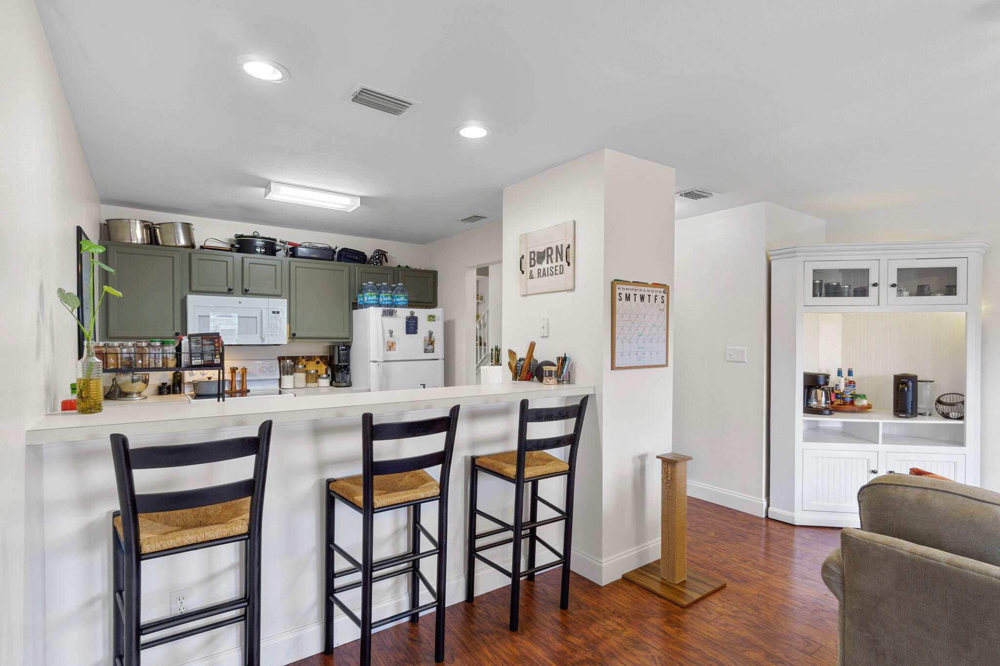 HOUSTON MANOR - Residential Lease