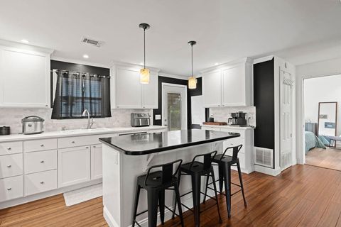 Photo of 440 Muskegon Avenue, Valparaiso, FL 32580 (MLS # 988080)