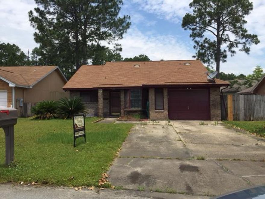 THIS IS NOT A SHORT SALE!! Call Broker foradditional information.House being sold as is