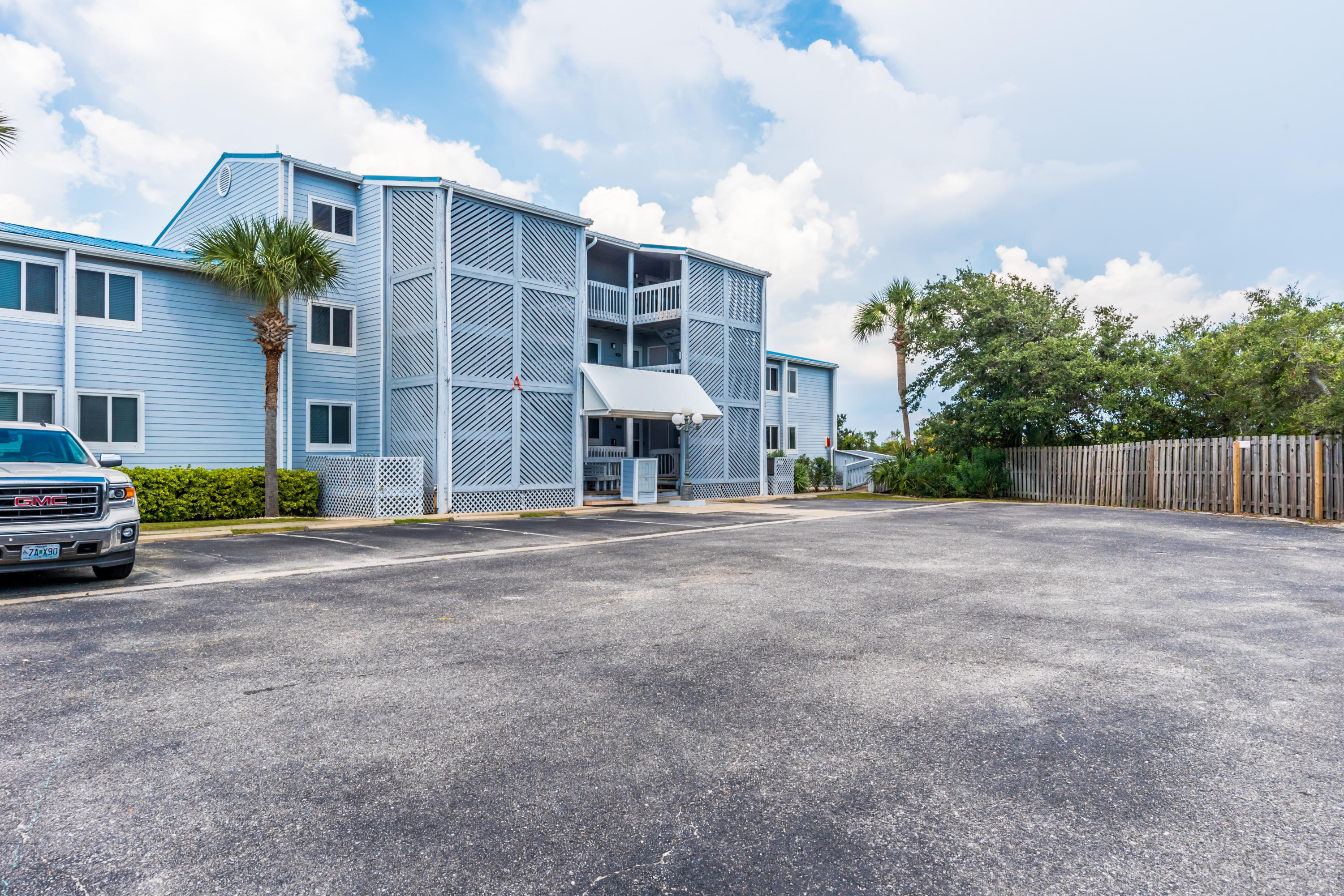 SUNDOWN CONDO - Residential