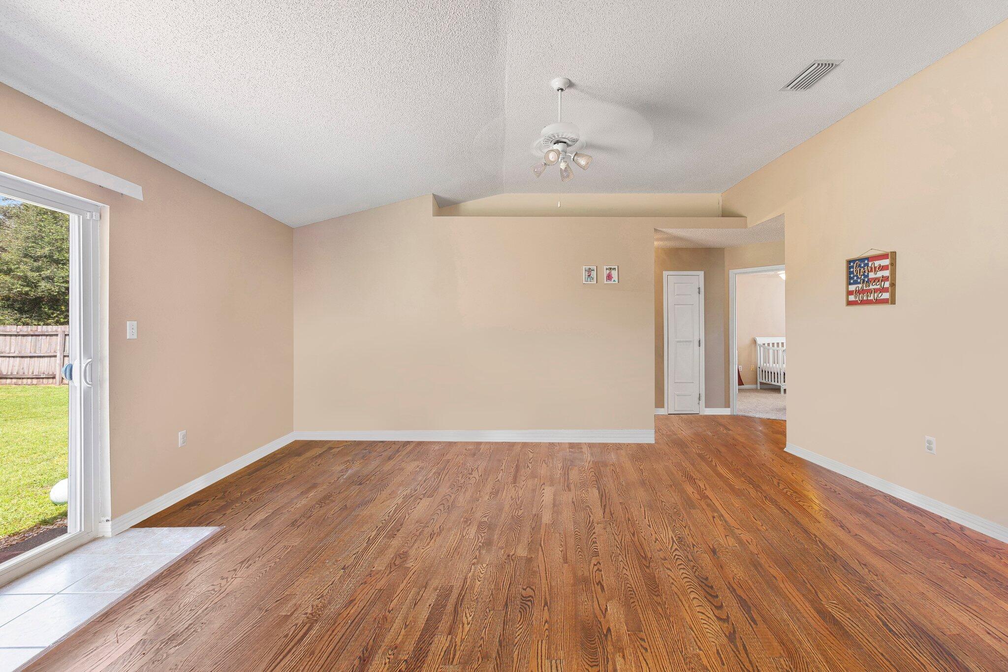 SUGAR CREEK S/D LOT 17 BLK B - Residential