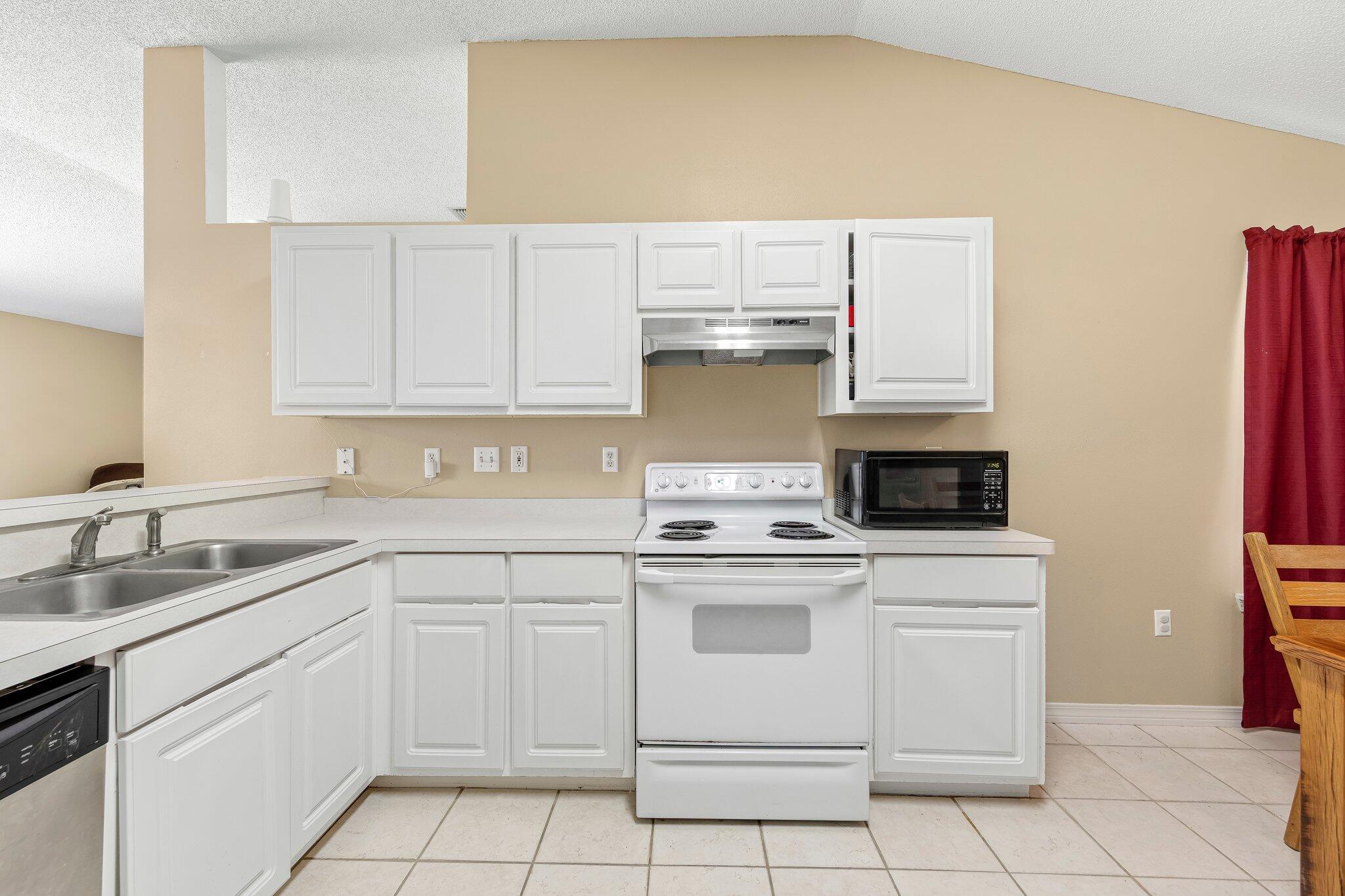 SUGAR CREEK S/D LOT 17 BLK B - Residential