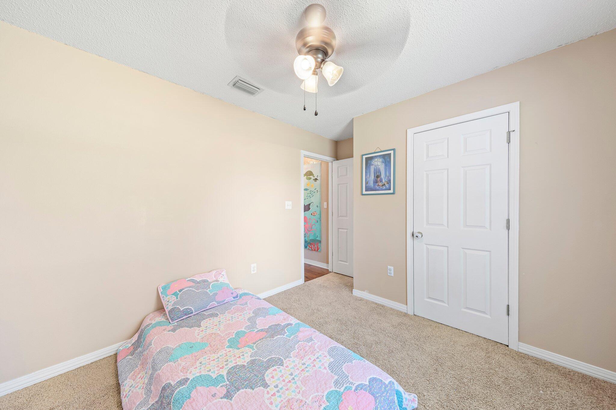 SUGAR CREEK S/D LOT 17 BLK B - Residential