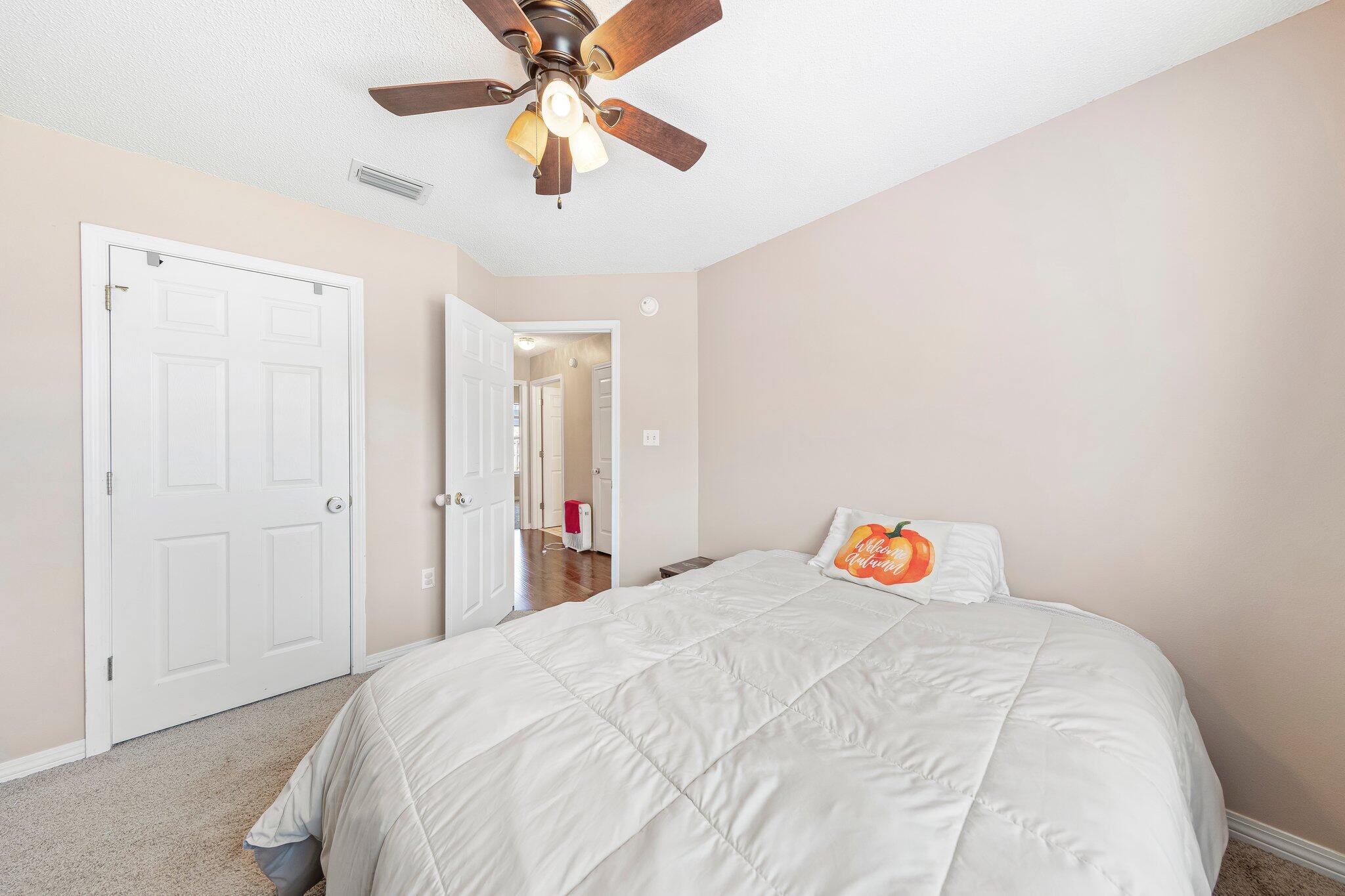 SUGAR CREEK S/D LOT 17 BLK B - Residential