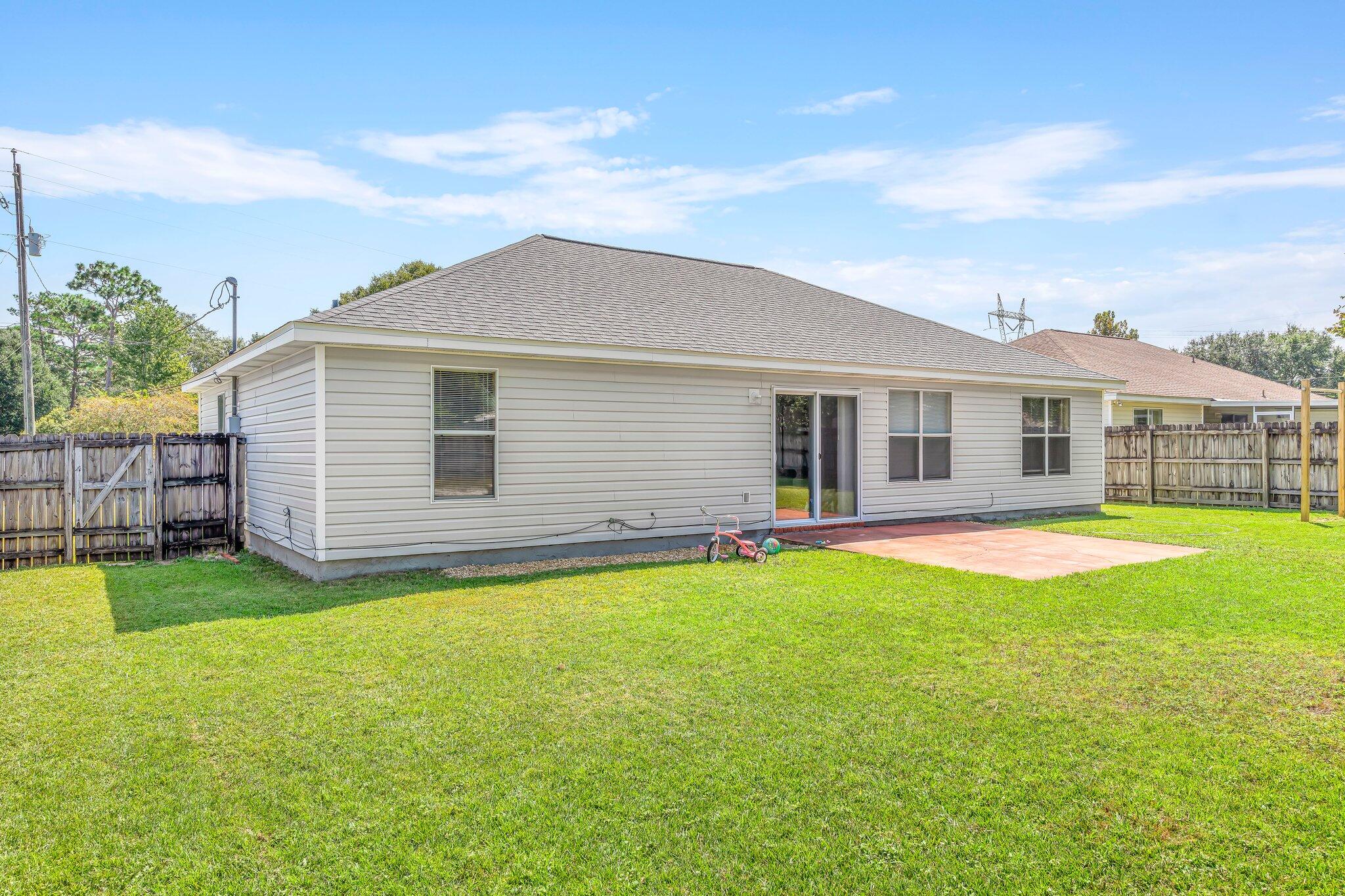 SUGAR CREEK S/D LOT 17 BLK B - Residential