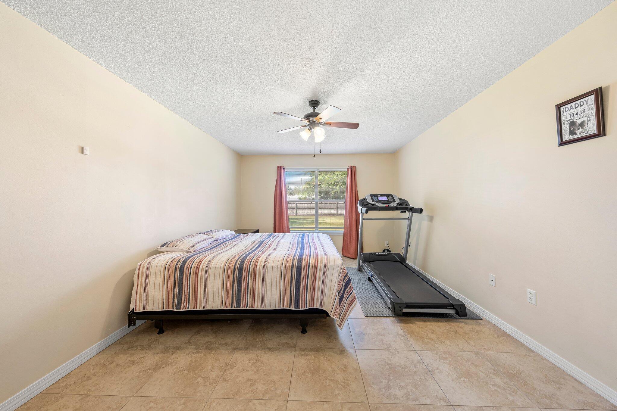 SUGAR CREEK S/D LOT 17 BLK B - Residential