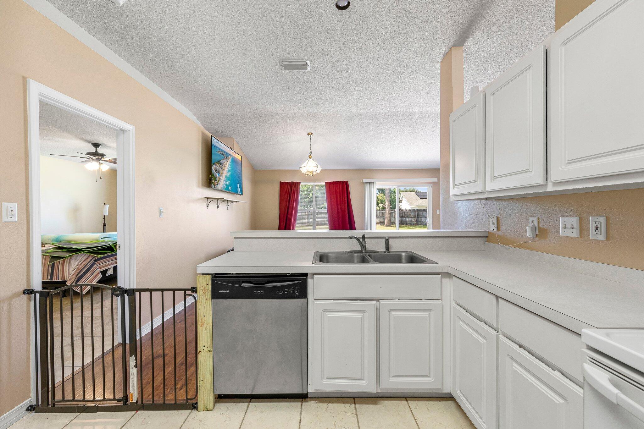 SUGAR CREEK S/D LOT 17 BLK B - Residential
