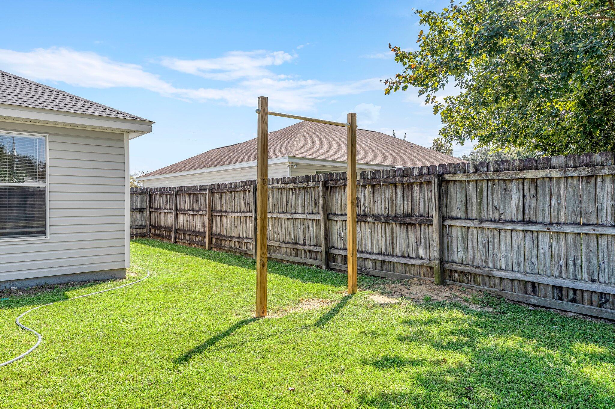 SUGAR CREEK S/D LOT 17 BLK B - Residential