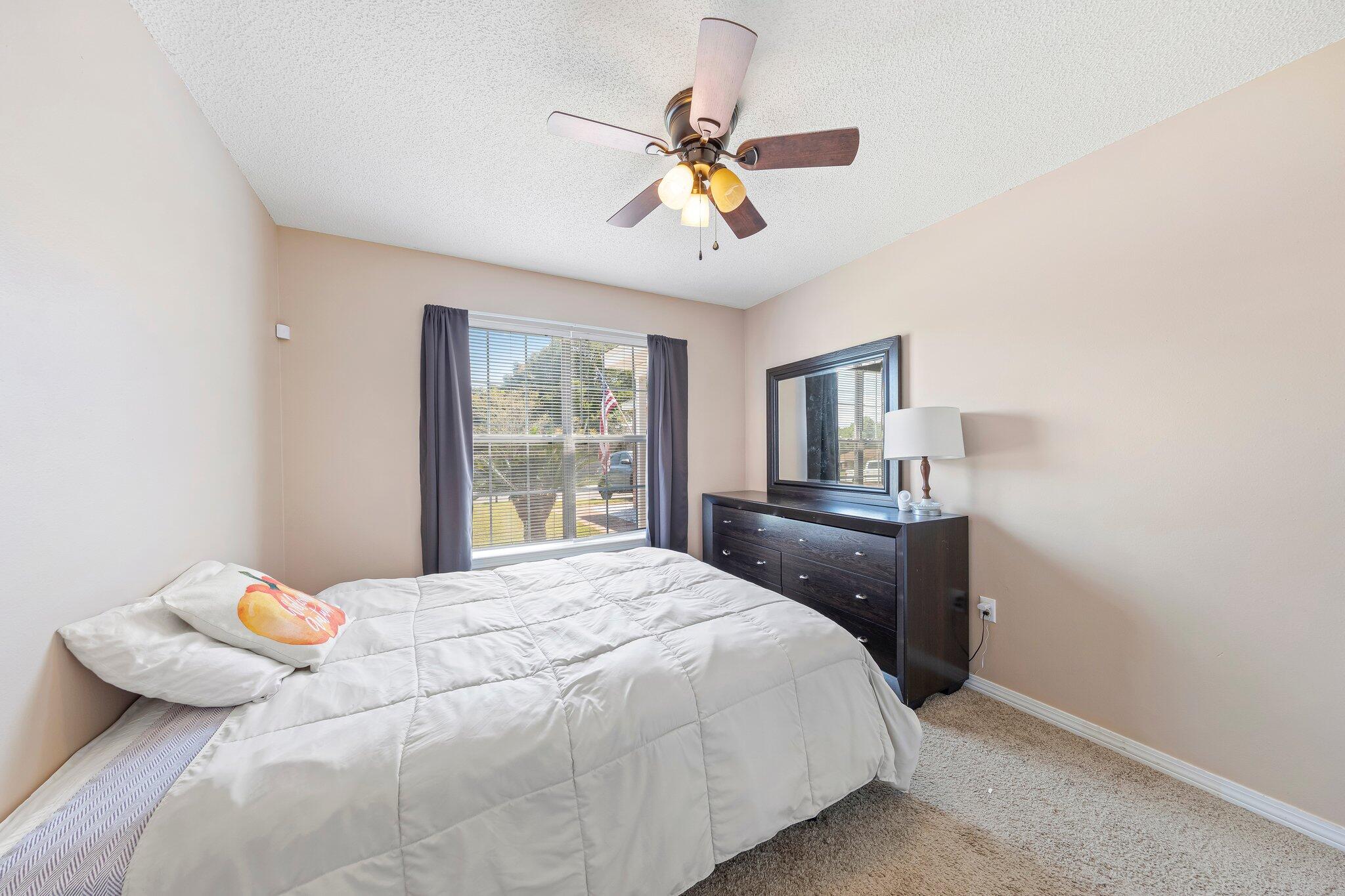 SUGAR CREEK S/D LOT 17 BLK B - Residential