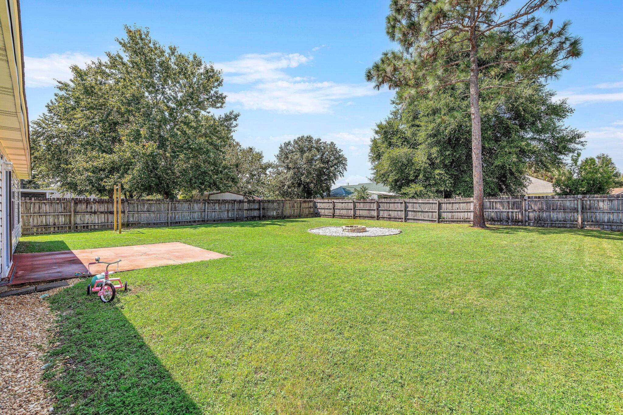 SUGAR CREEK S/D LOT 17 BLK B - Residential