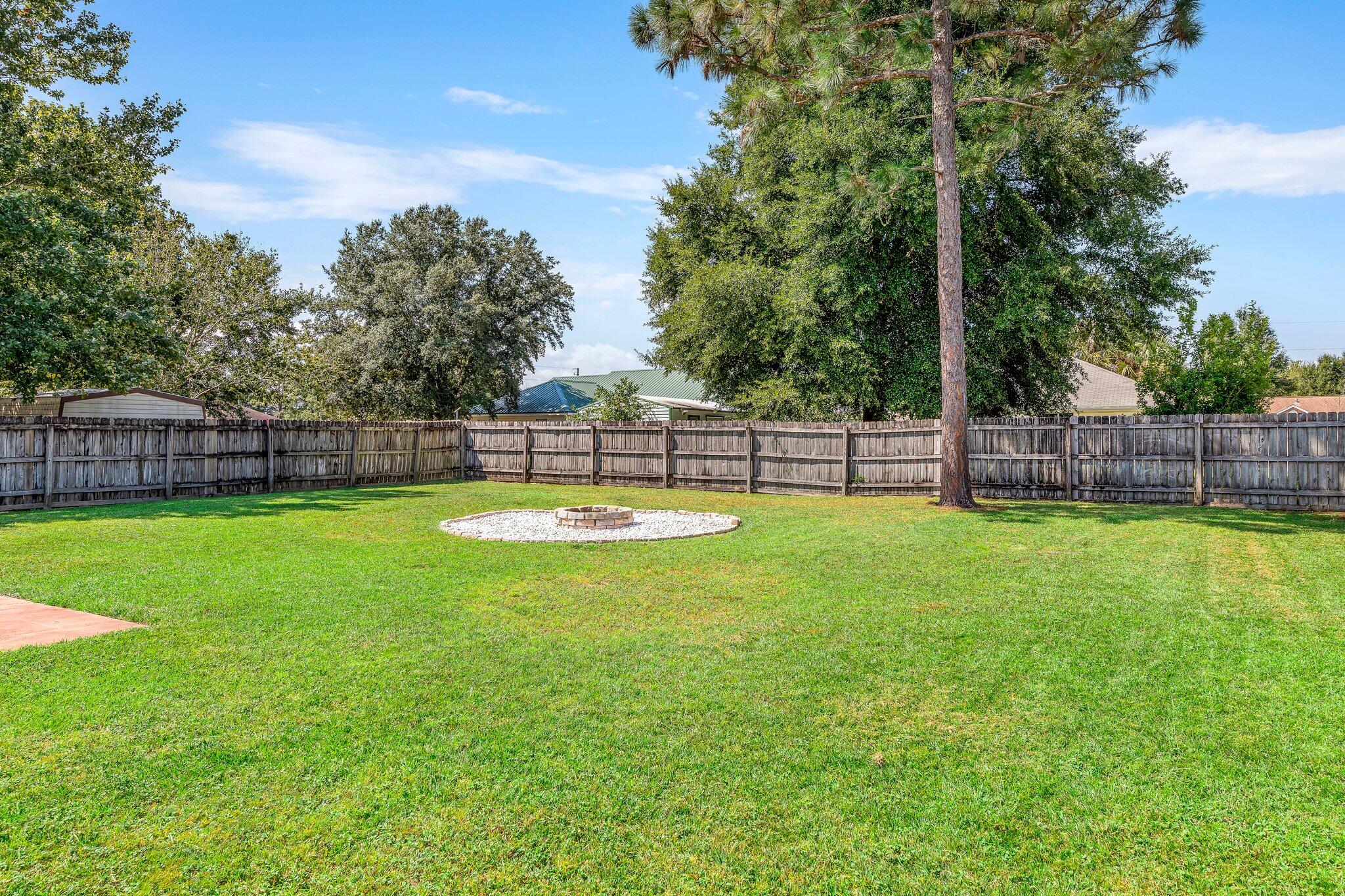 SUGAR CREEK S/D LOT 17 BLK B - Residential