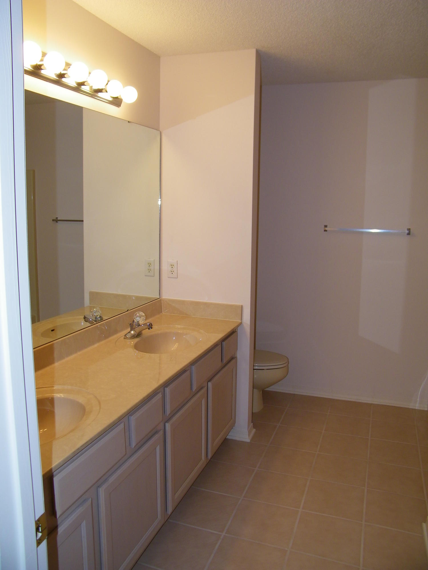 MAGNOLIA SQUARE - Residential