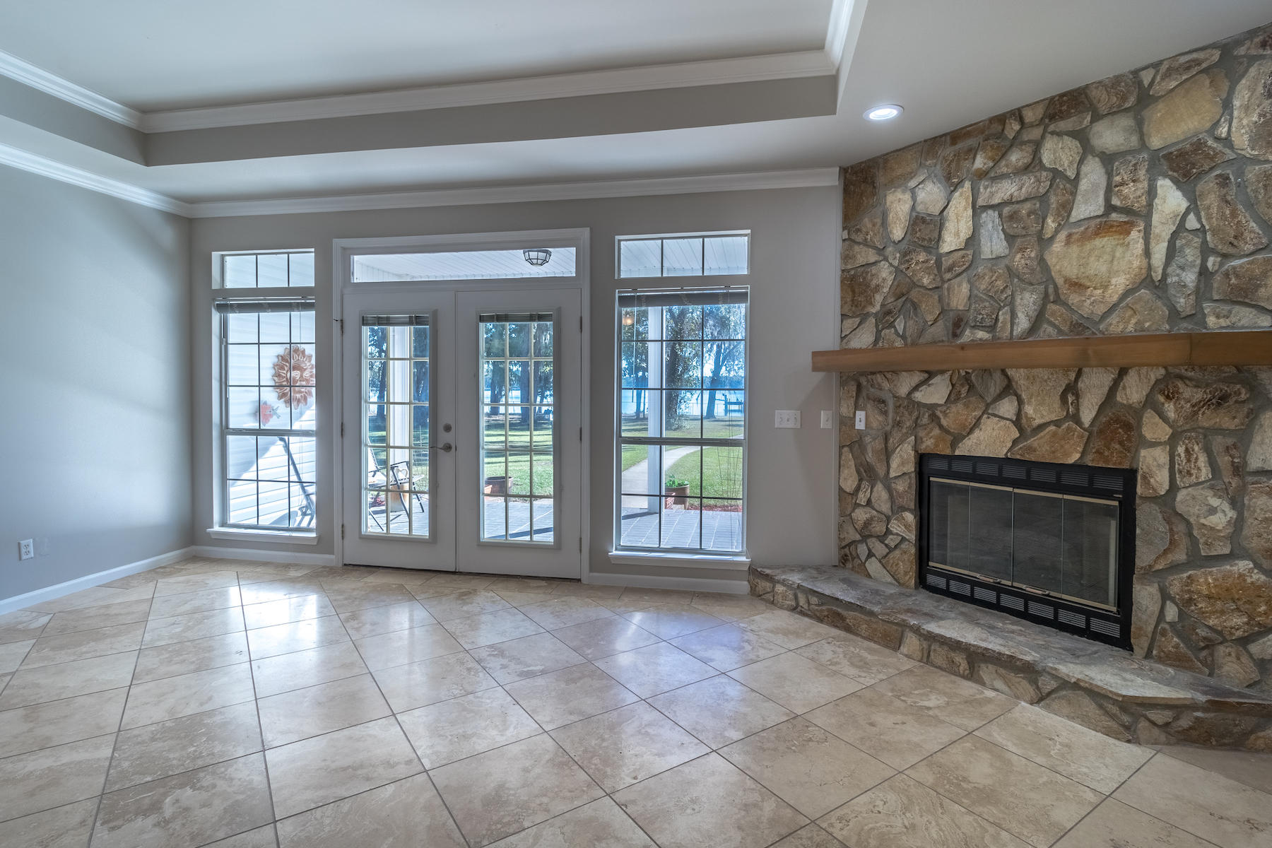 LAGRANGE SHORES - Residential