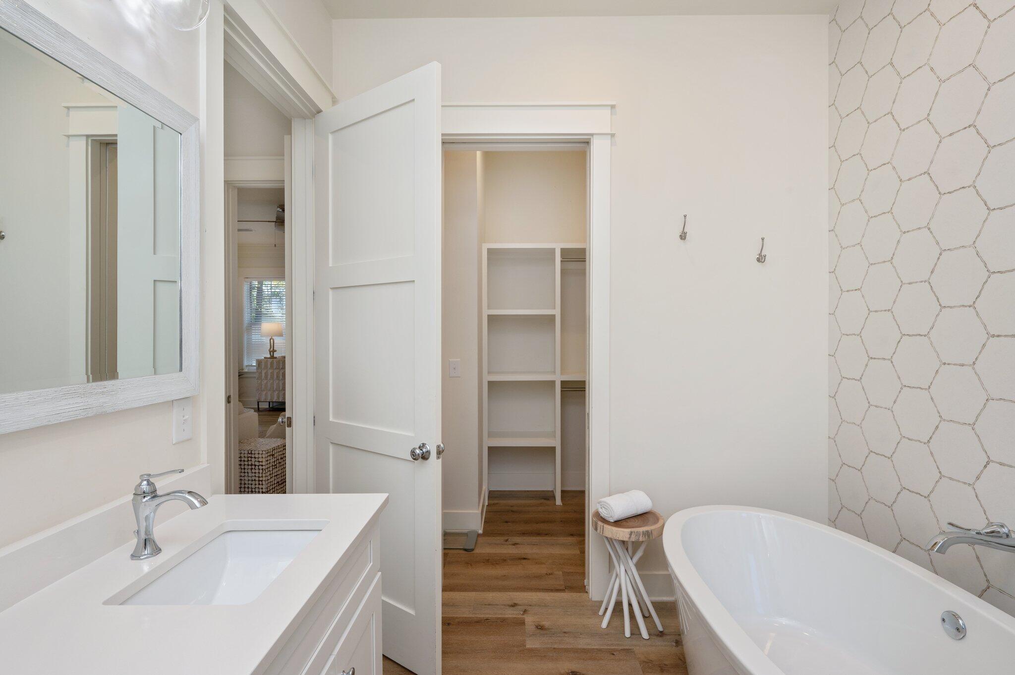 GULF SHORE MANOR - Residential