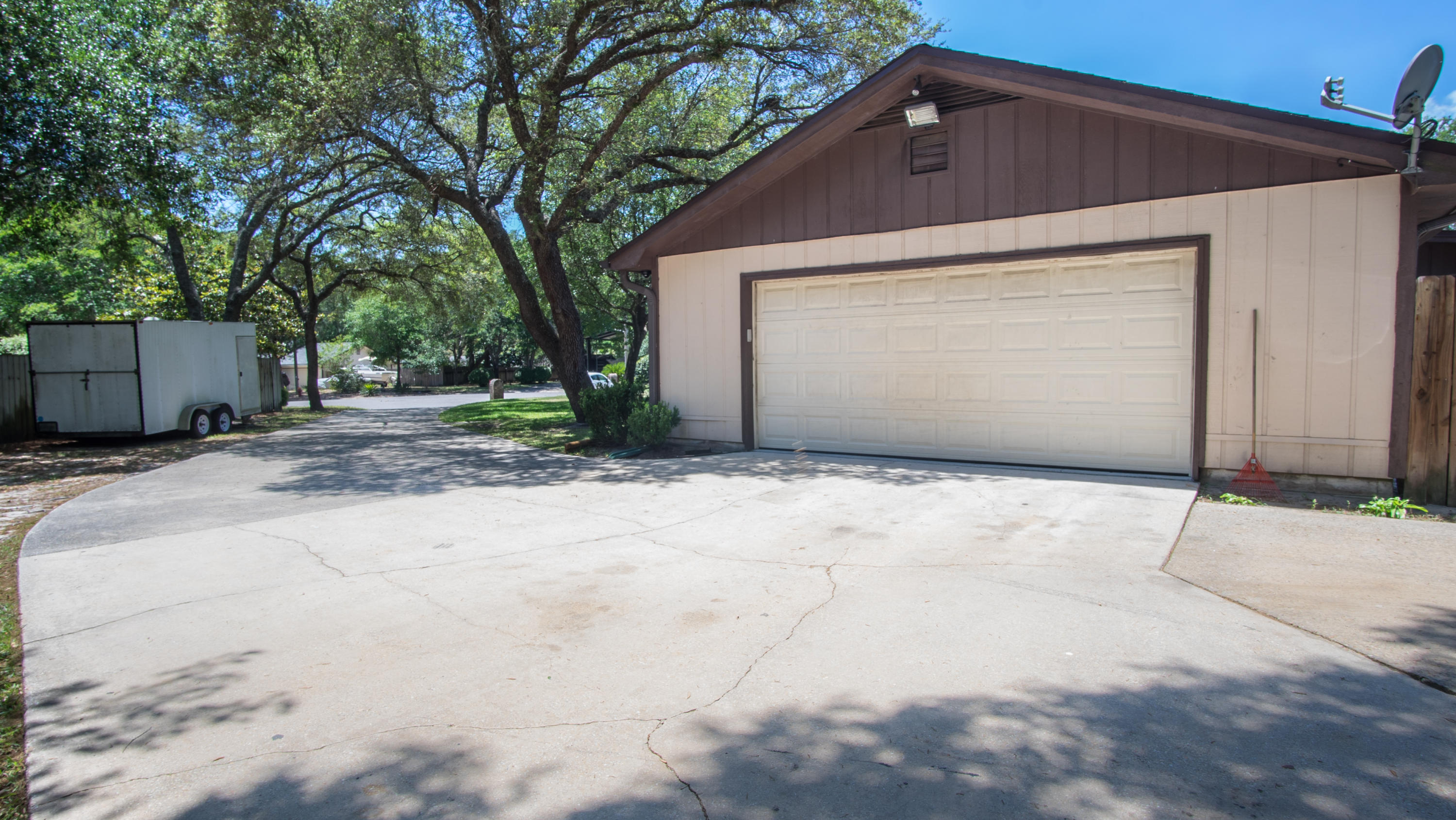 WHISPERWOOD EST - Residential