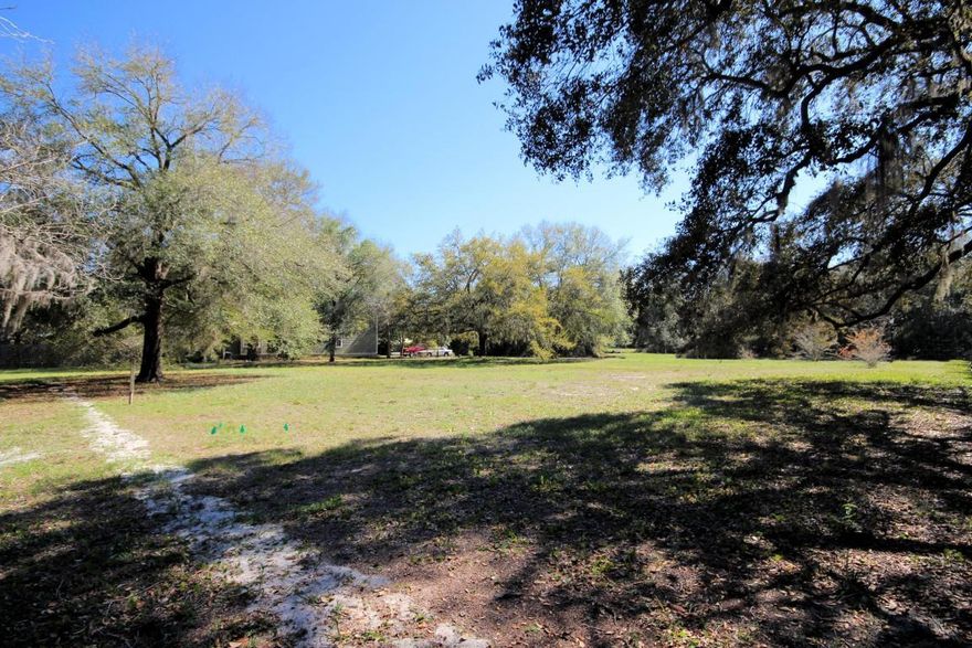 ****ALSO SEE MLS LISTING 749365***** Beautiful building lot on a private cul-de-sac just 3 lots in from the bay. This lot has several Beautiful tree remaining. .34 acres = 170 feet deep, 88 feet across the back property line. The property sits towards the front of the subdivision and has 88 feet of frontage. It's arguably the prettiest lot for sale in Destin!!! Lot 4 is also for sale at the same price and same size.